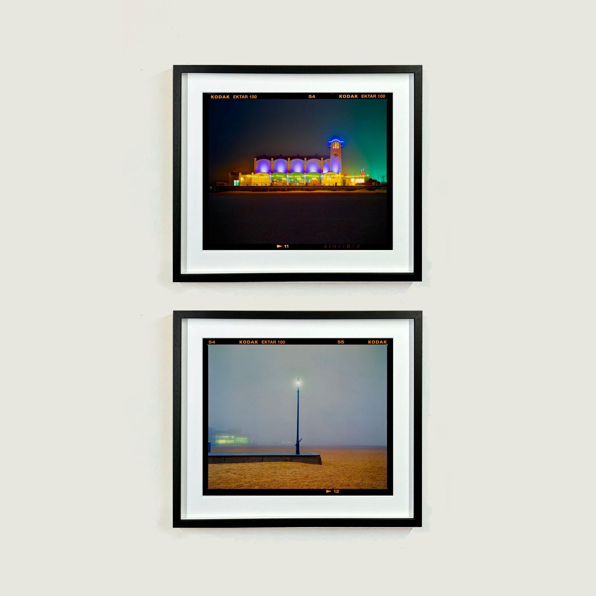 El embarcadero, Norfolk - Fotografía en color de la playa de Misty en venta 3