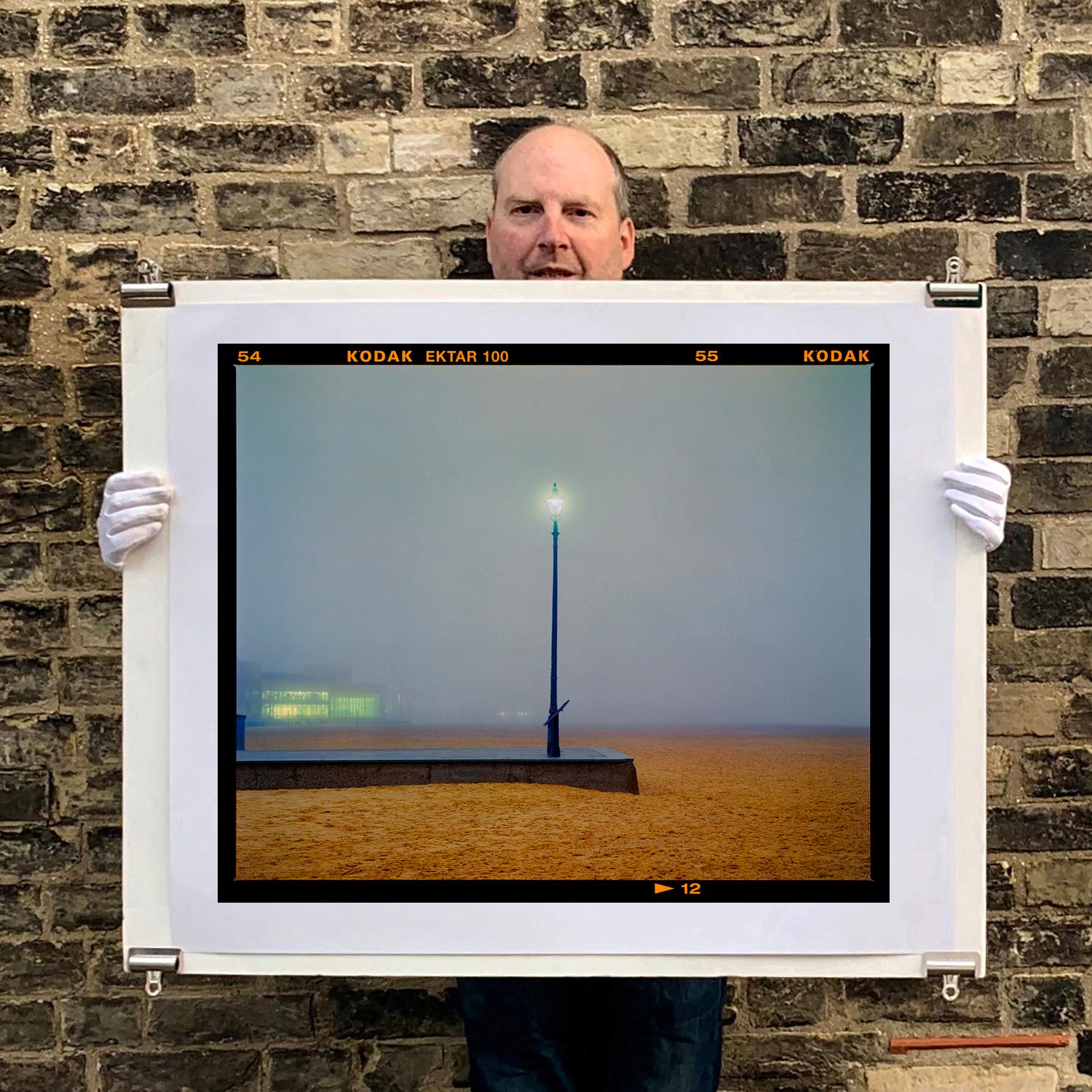 El embarcadero, Norfolk - Fotografía en color de la playa de Misty en venta 4