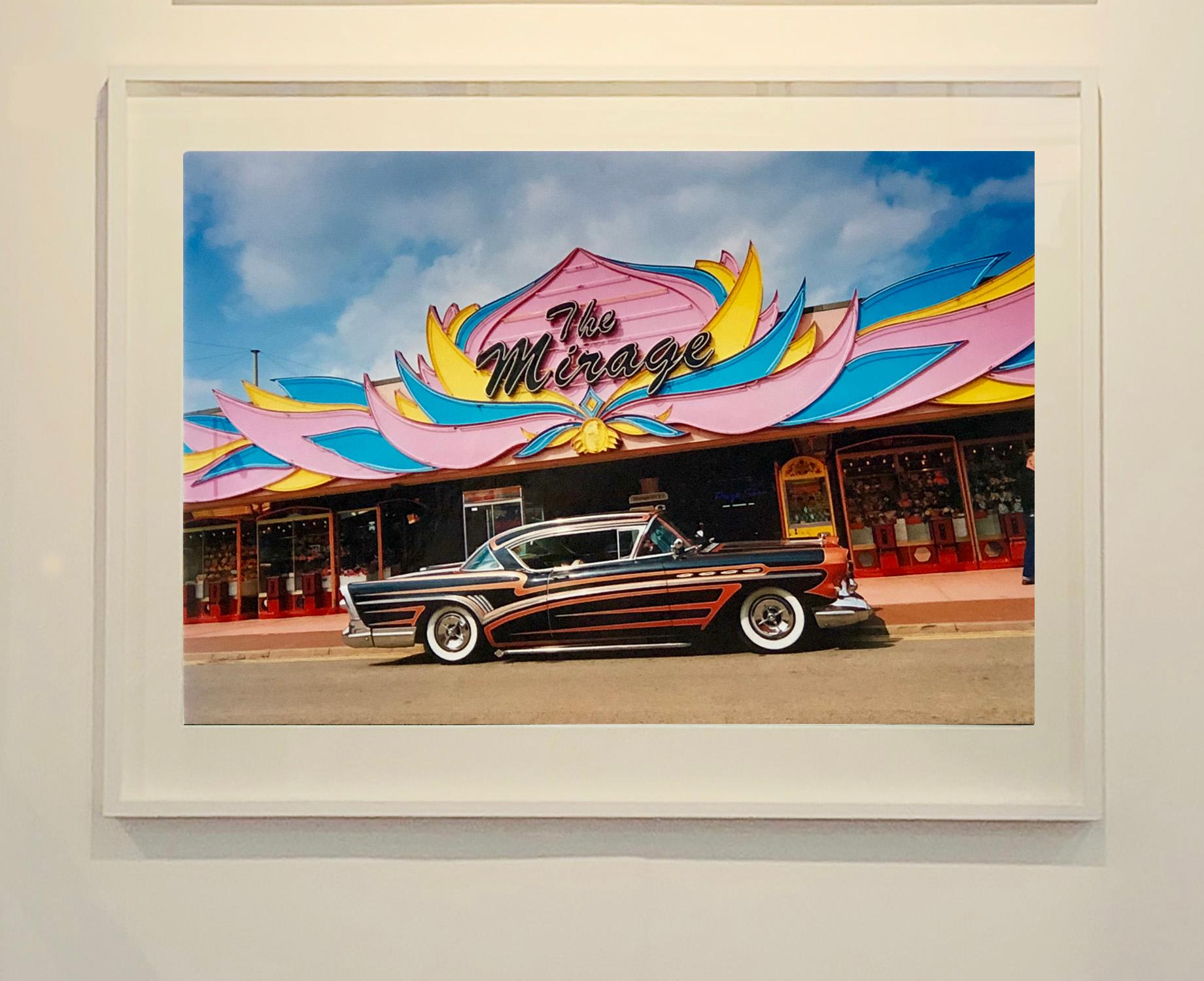 The Mirage, Norfolk - Fotografía en color de coches antiguos - Photograph Contemporáneo de Richard Heeps