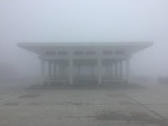 Le pavillon du Peak, Hong Kong - Photographie couleur Misty Day