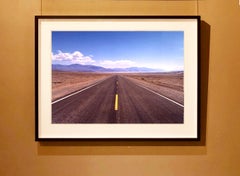 El camino al Valle de la Muerte, Desierto de Mojave, California - Fotografía en color del paisaje