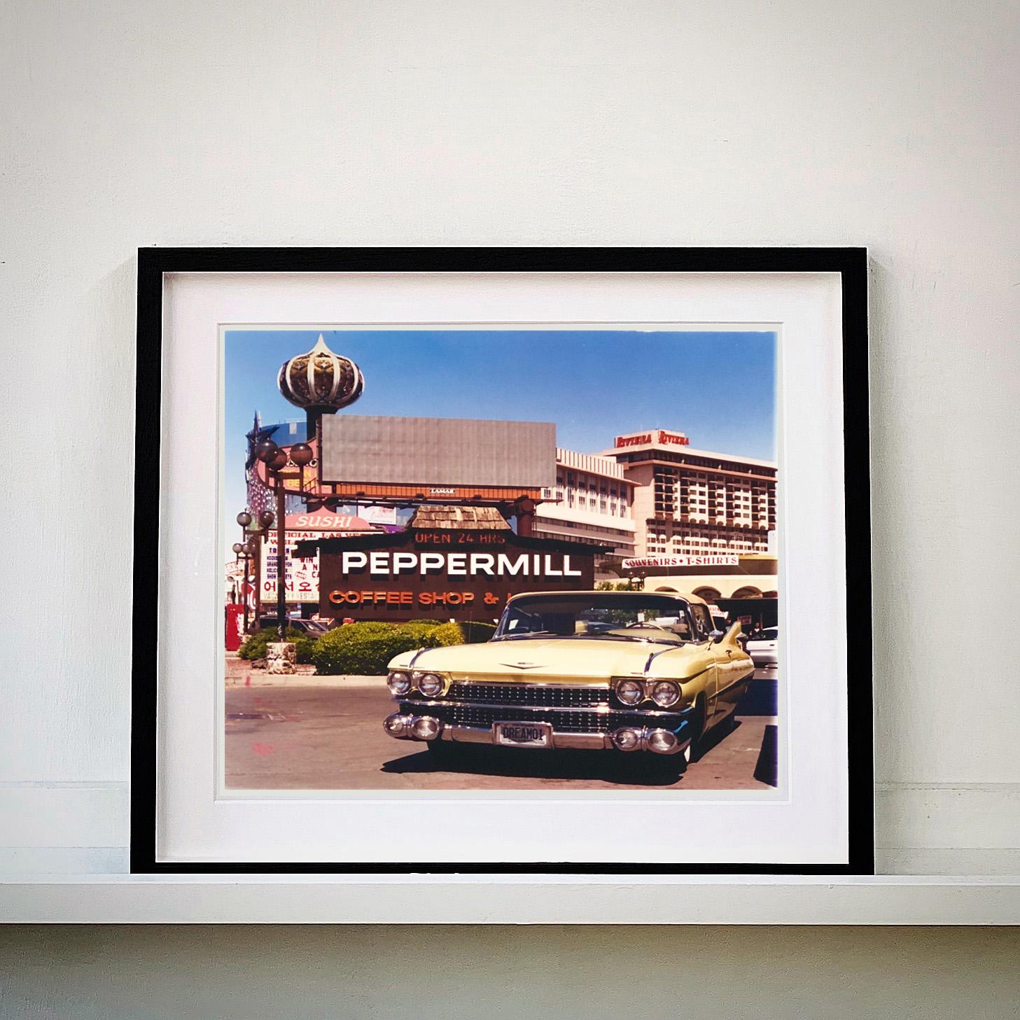 The Silver State – Vintage Las Vegas, amerikanische Farbfotografie – Print von Richard Heeps