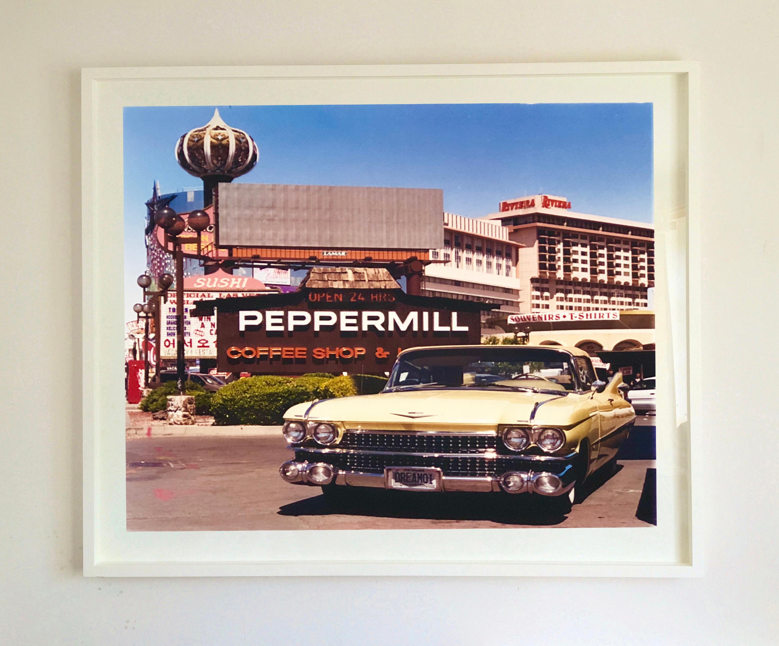 The Silver State - Las Vegas d'epoca, fotografia americana a colori - Photograph Pop Art di Richard Heeps