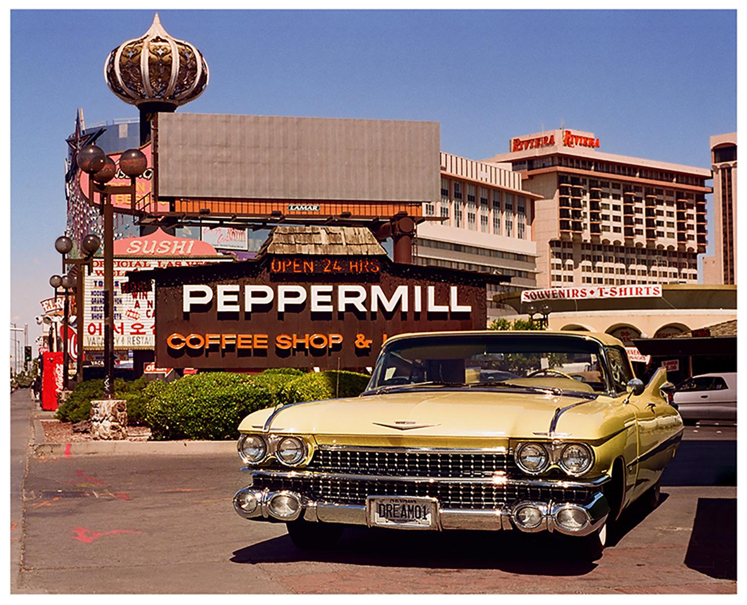 Richard Heeps Print – The Silver State – Vintage Las Vegas, amerikanische Farbfotografie