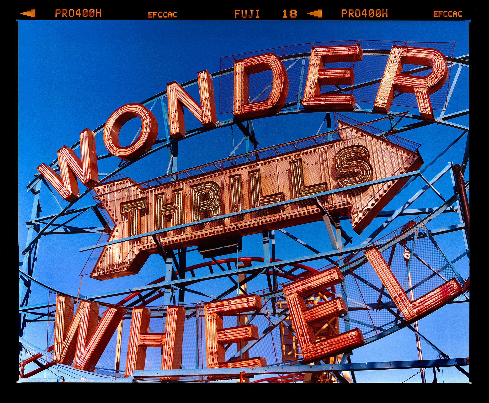 Brividi, Coney Island, New York - Fotografia tipografica a colori