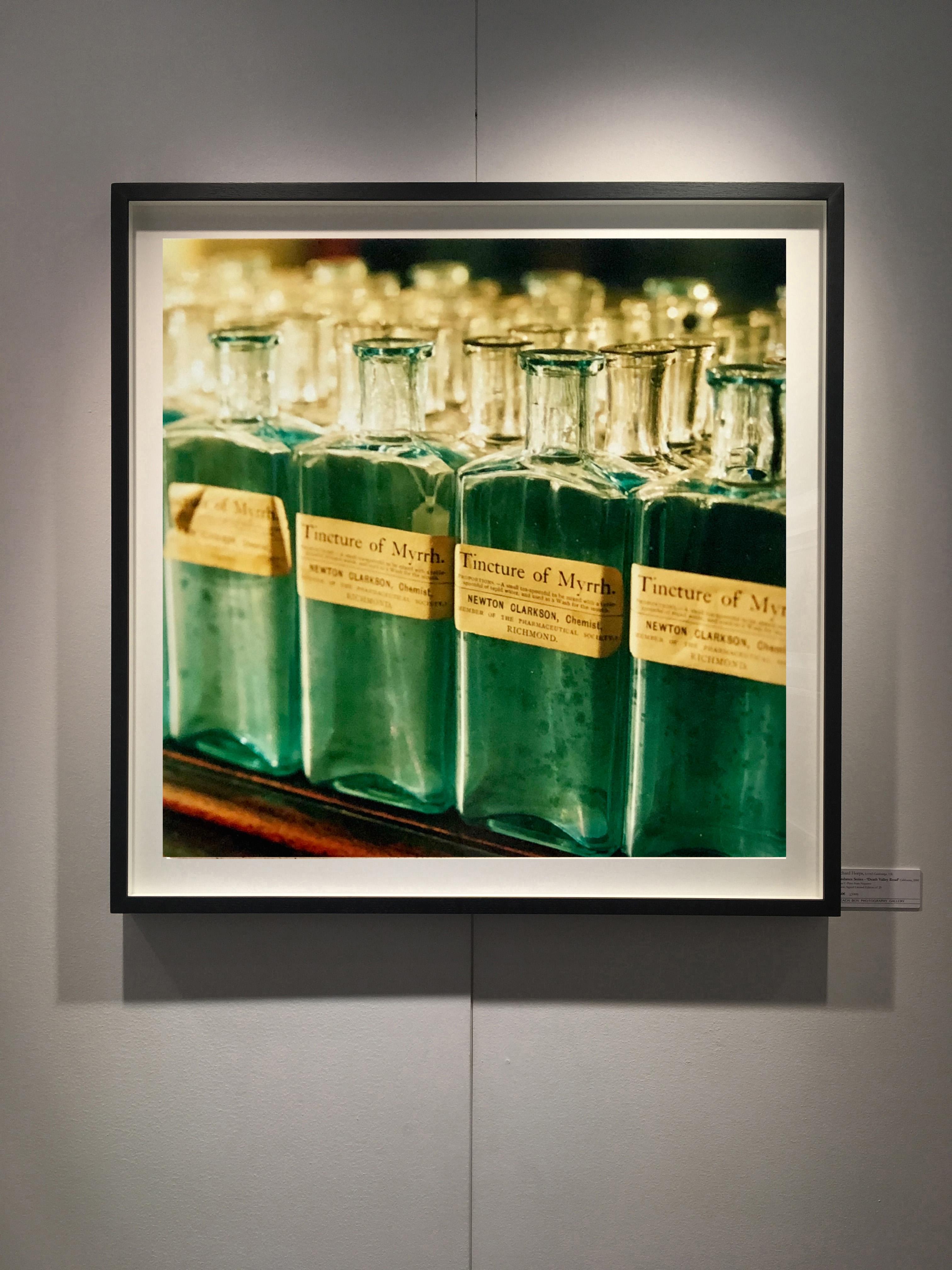 Tincture of Myrrh, Stockton-on-Tees - Photographie couleur d'intérieur vintage - Vert Color Photograph par Richard Heeps