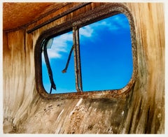 Trailerfenster, Bombay Beach, Salton Sea, Kalifornien – amerikanische Farbfotografie