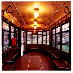 Tram (Quadrat), Lammfell, Mailand - Italienische Farbfotografie von Fahrzeugen