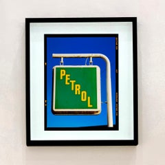 Trevor's Petrol, Norfolk - Vintage Typografie Zeichen Farbfotografie