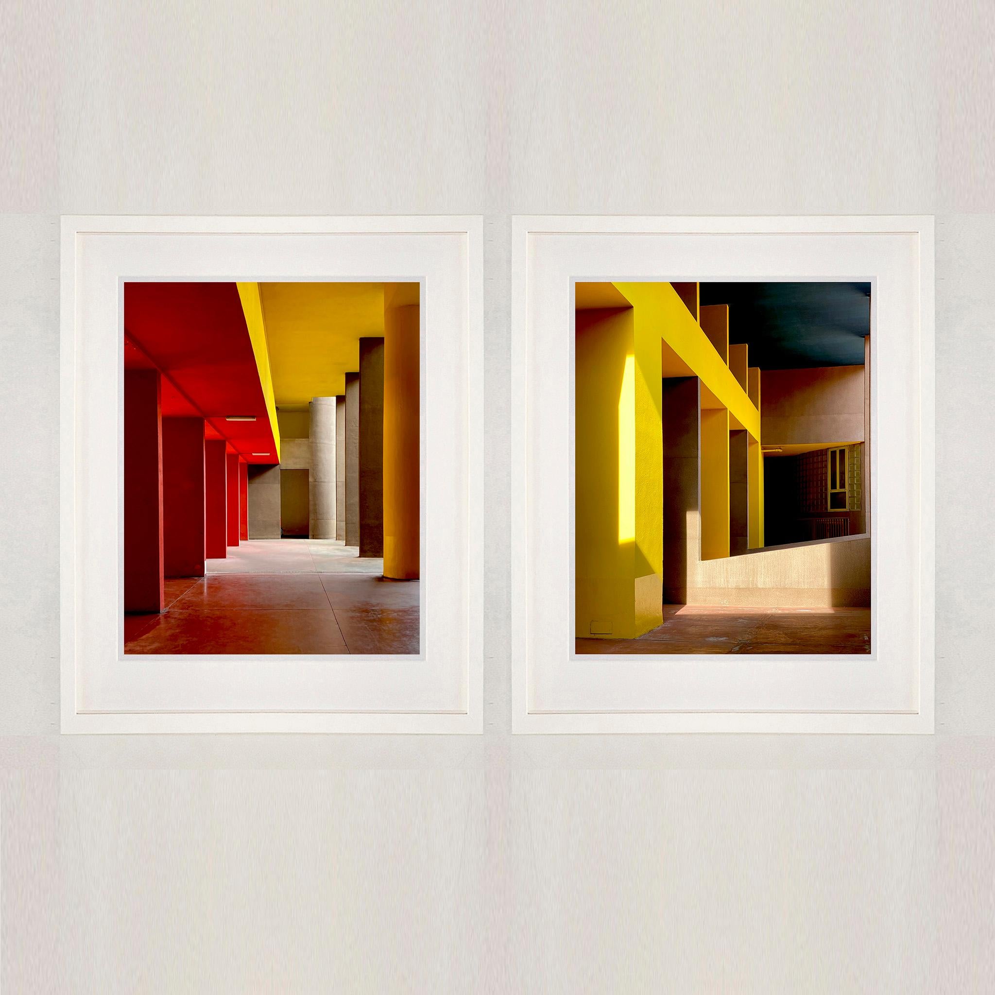 Deux photographies d'architecture encadrées Monte Amiata I et Utopian Foyer IV, Milan - Marron Print par Richard Heeps
