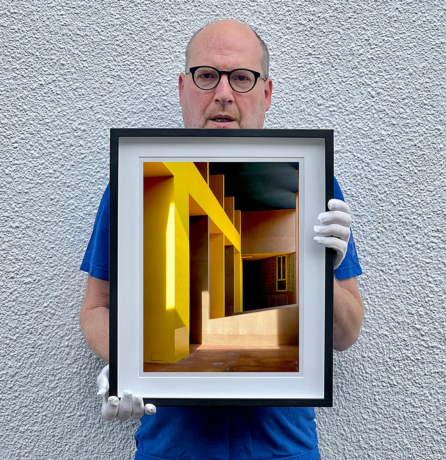 Deux photographies d'architecture encadrées Monte Amiata I et Utopian Foyer IV, Milan en vente 4