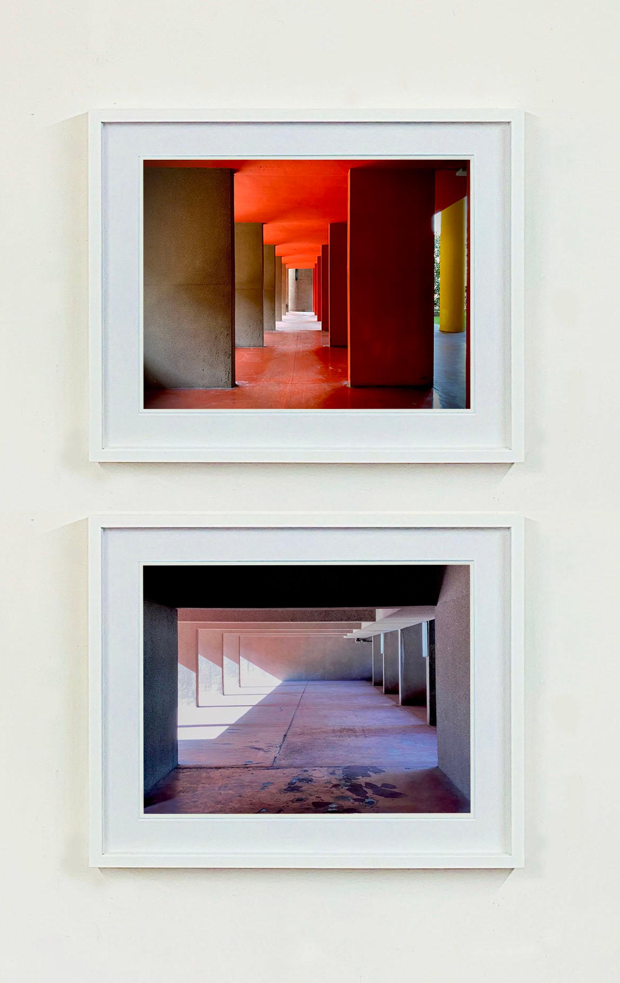 Utopia, Mailand – Farbblocking-Architekturfotografie (Grau), Color Photograph, von Richard Heeps