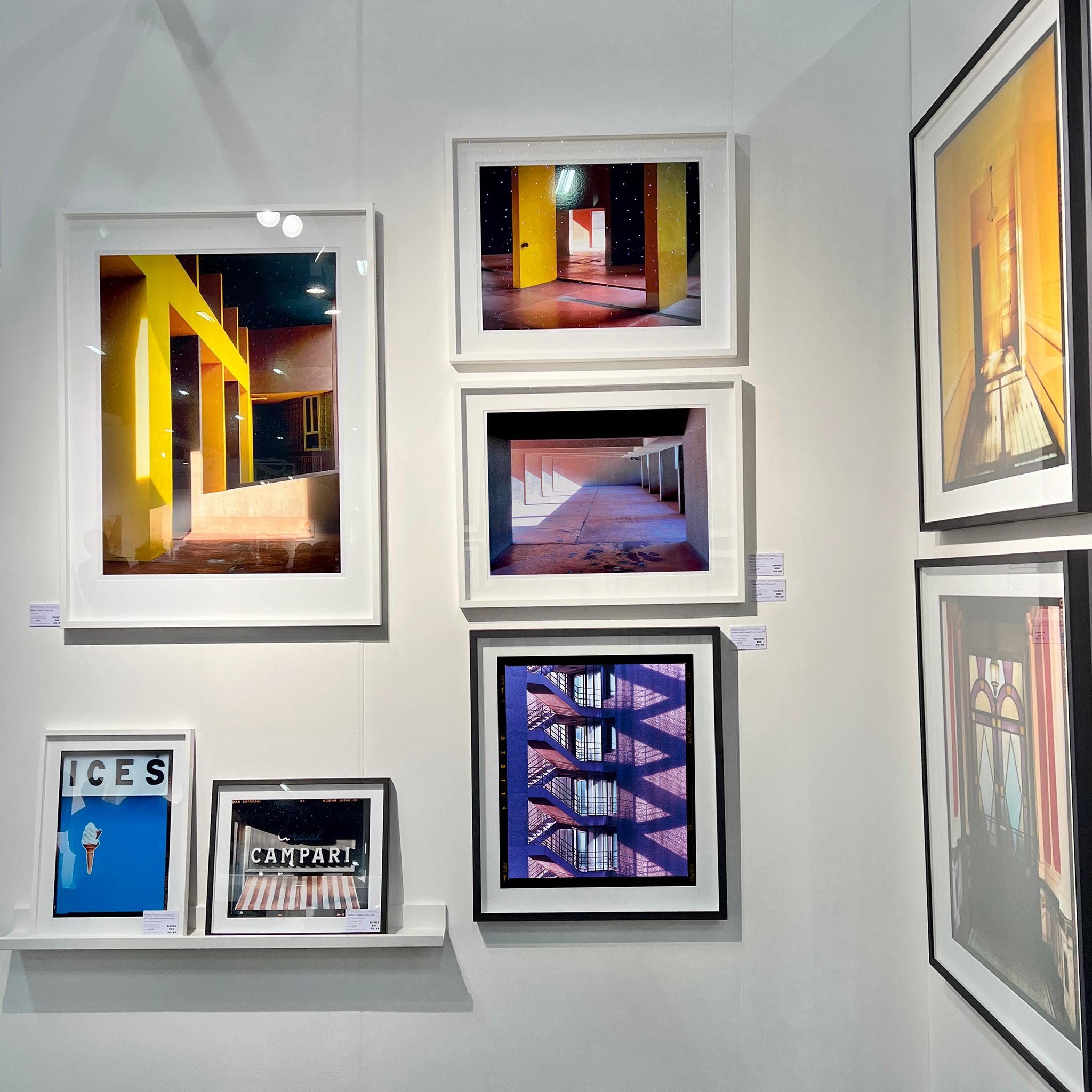 Utopia, Milan - Architecture italienne photographie couleur en vente 1