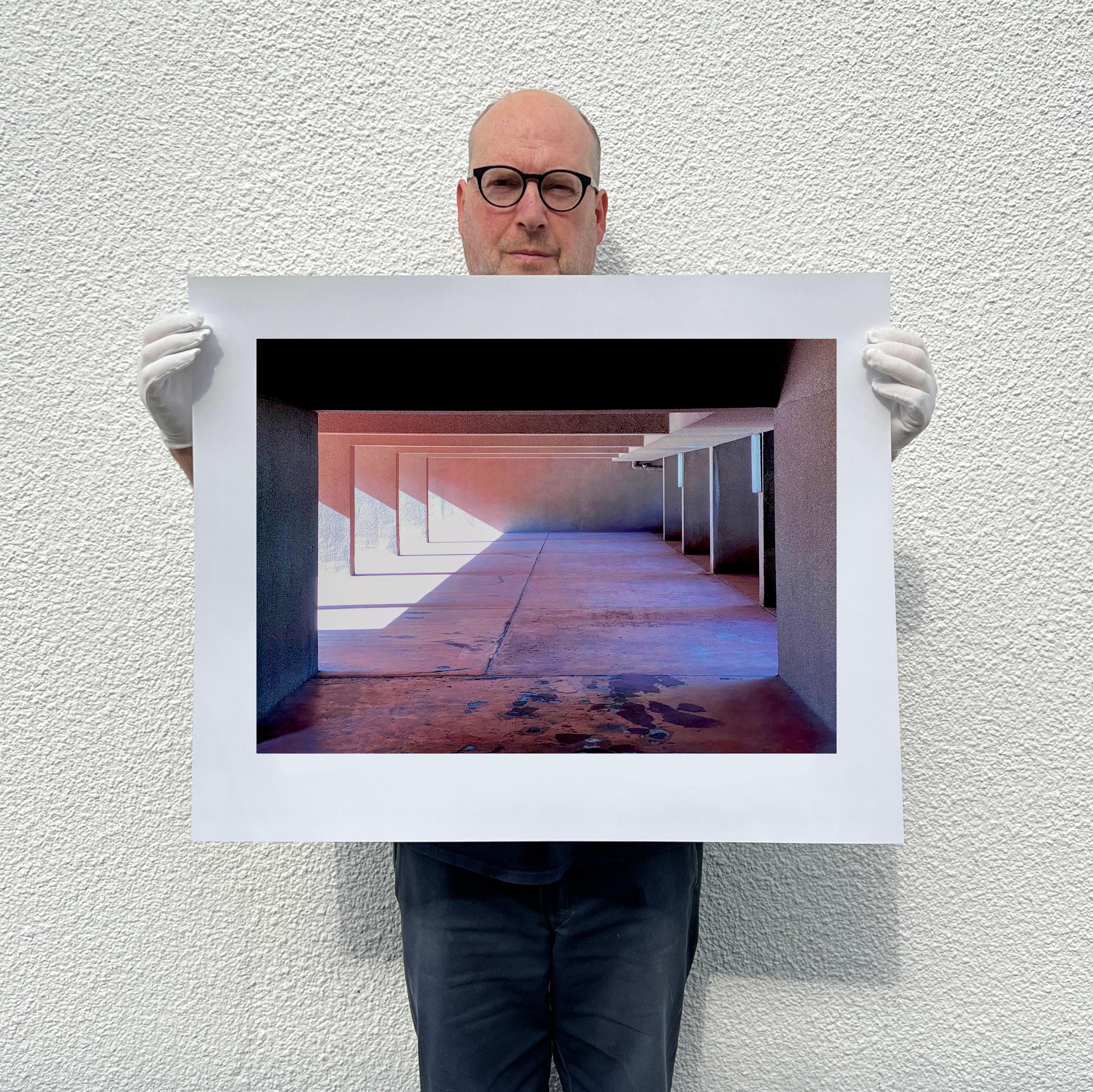 Utopia, Milan - Architecture italienne photographie couleur en vente 3