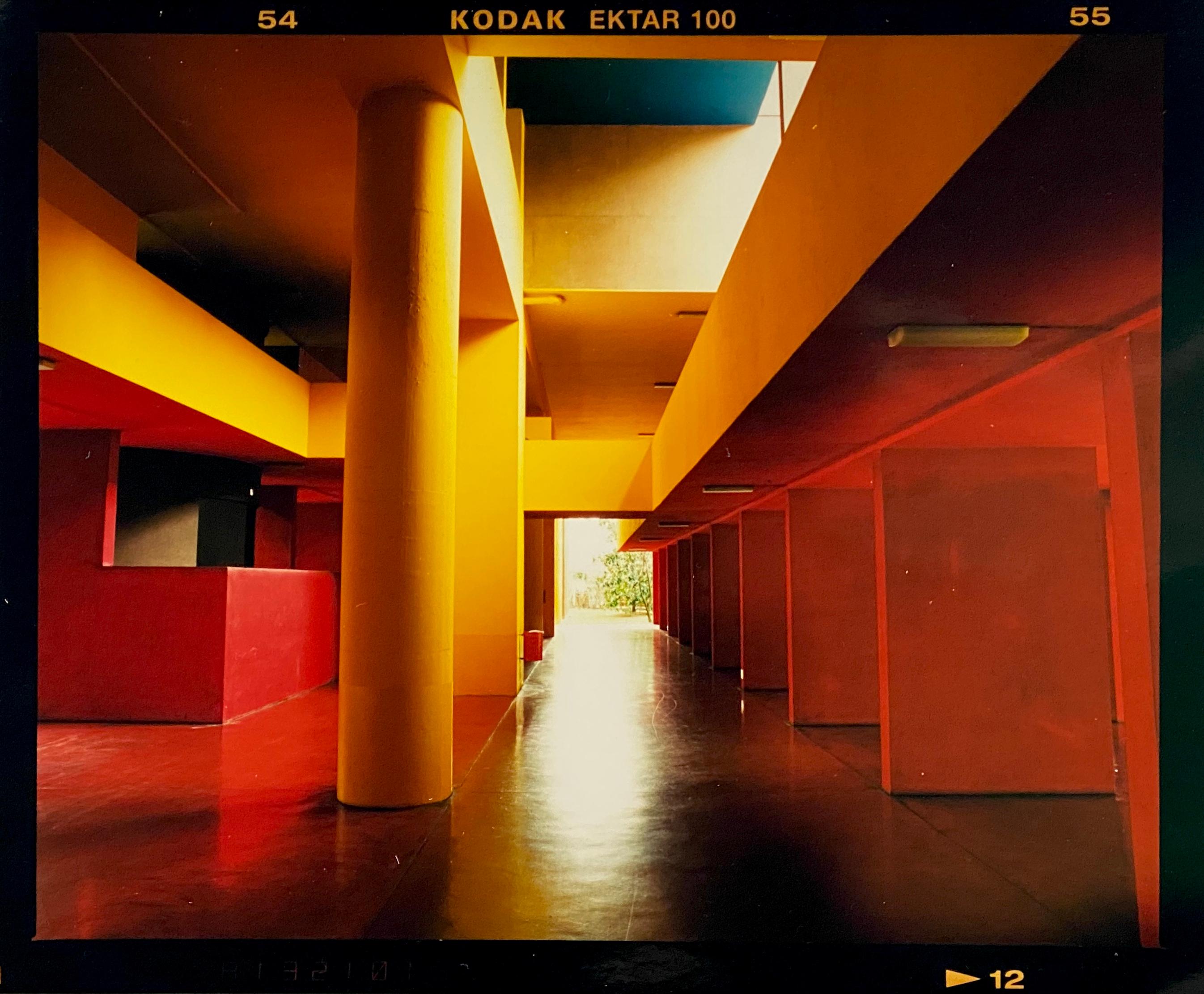 Richard Heeps Print – Utopian Foyer II, Mailand - Italienische architektonische urbane Farbfotografie