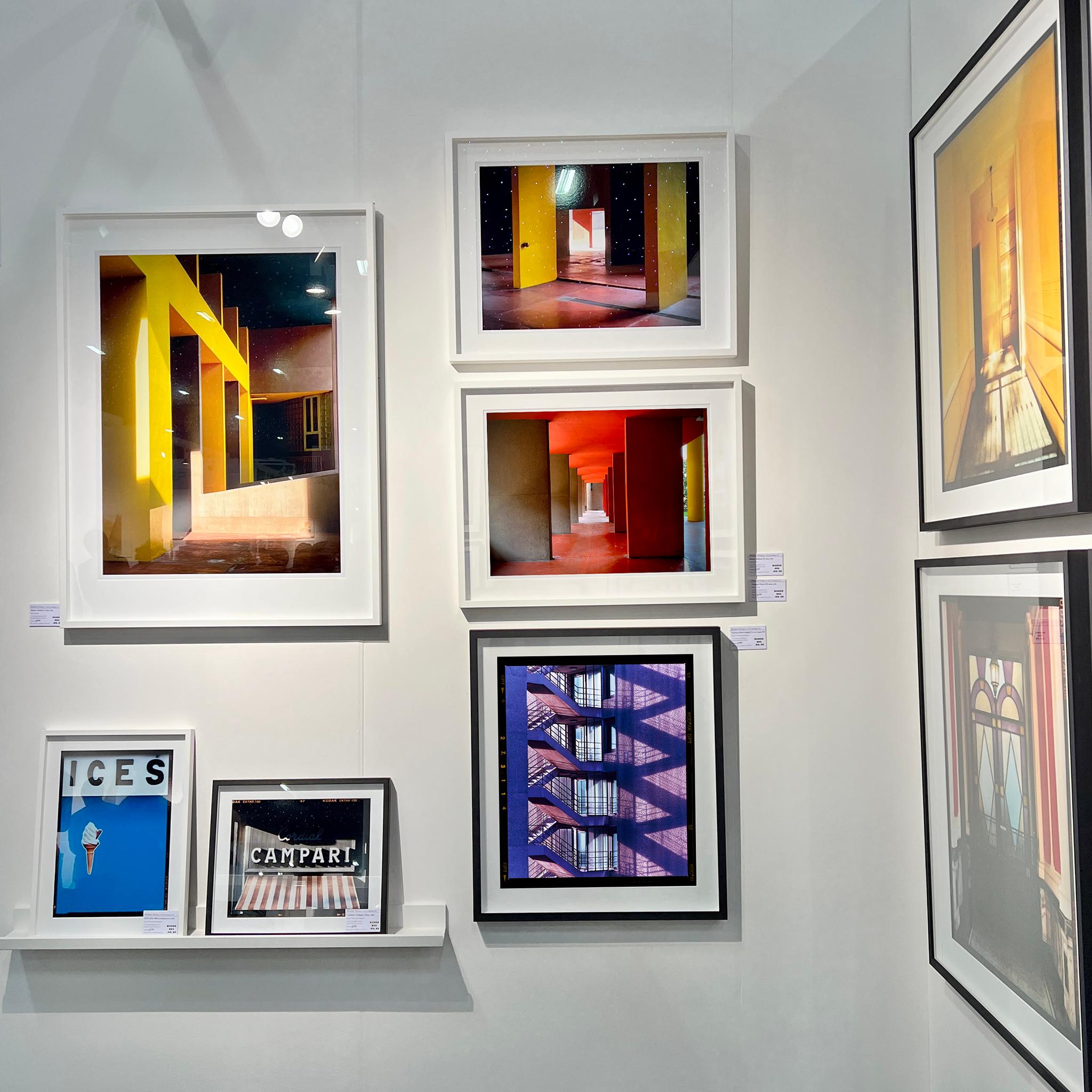 Foyer utopique III, Milan - Architecture italienne - Photographie couleur en vente 6