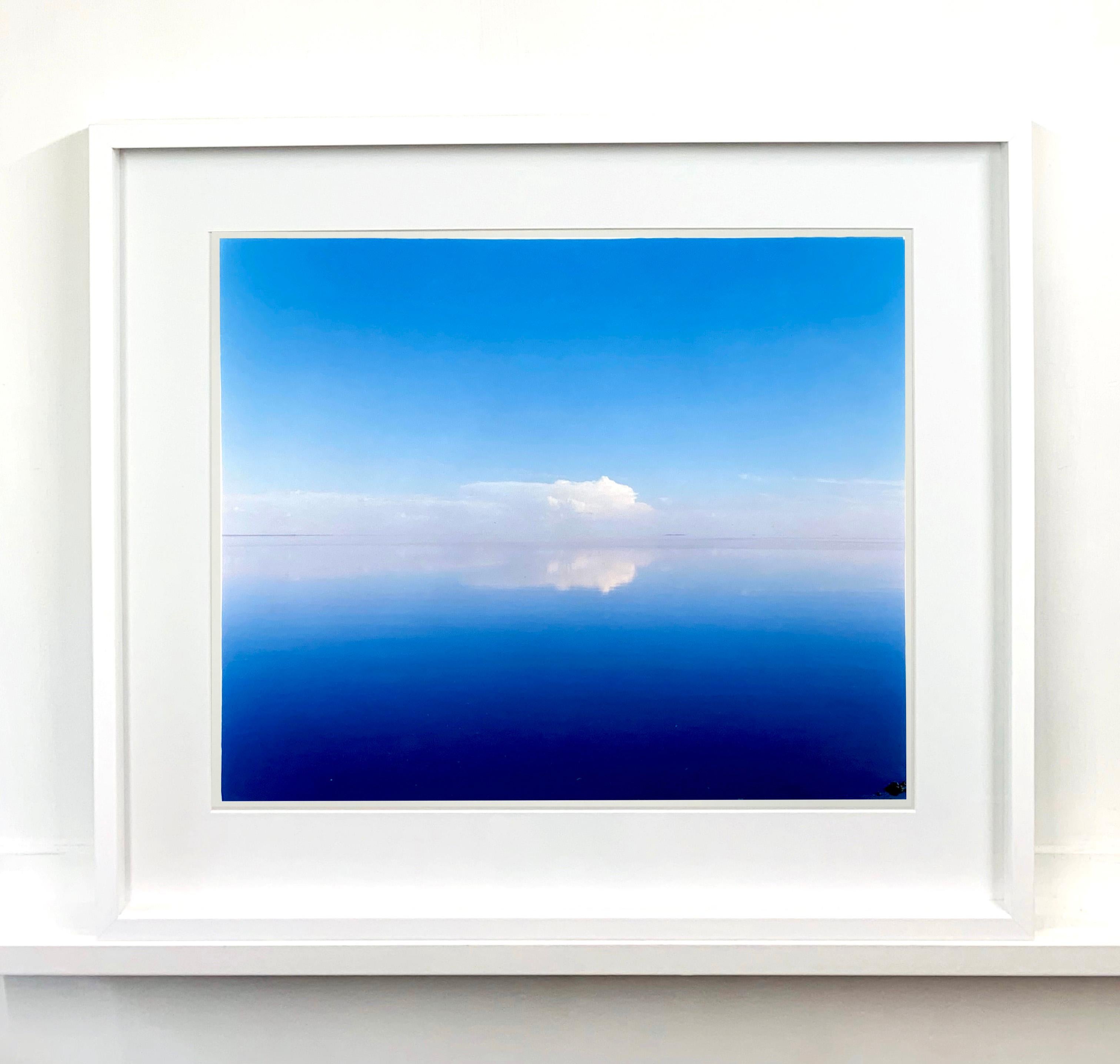 View from Bombay Beach, Salton Sea, Kalifornien – Farbfotografie (Zeitgenössisch), Photograph, von Richard Heeps