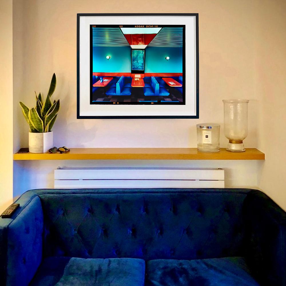 Wimpy, Norfolk - Photographie couleur d'intérieur d'un dîner britannique - Contemporain Print par Richard Heeps