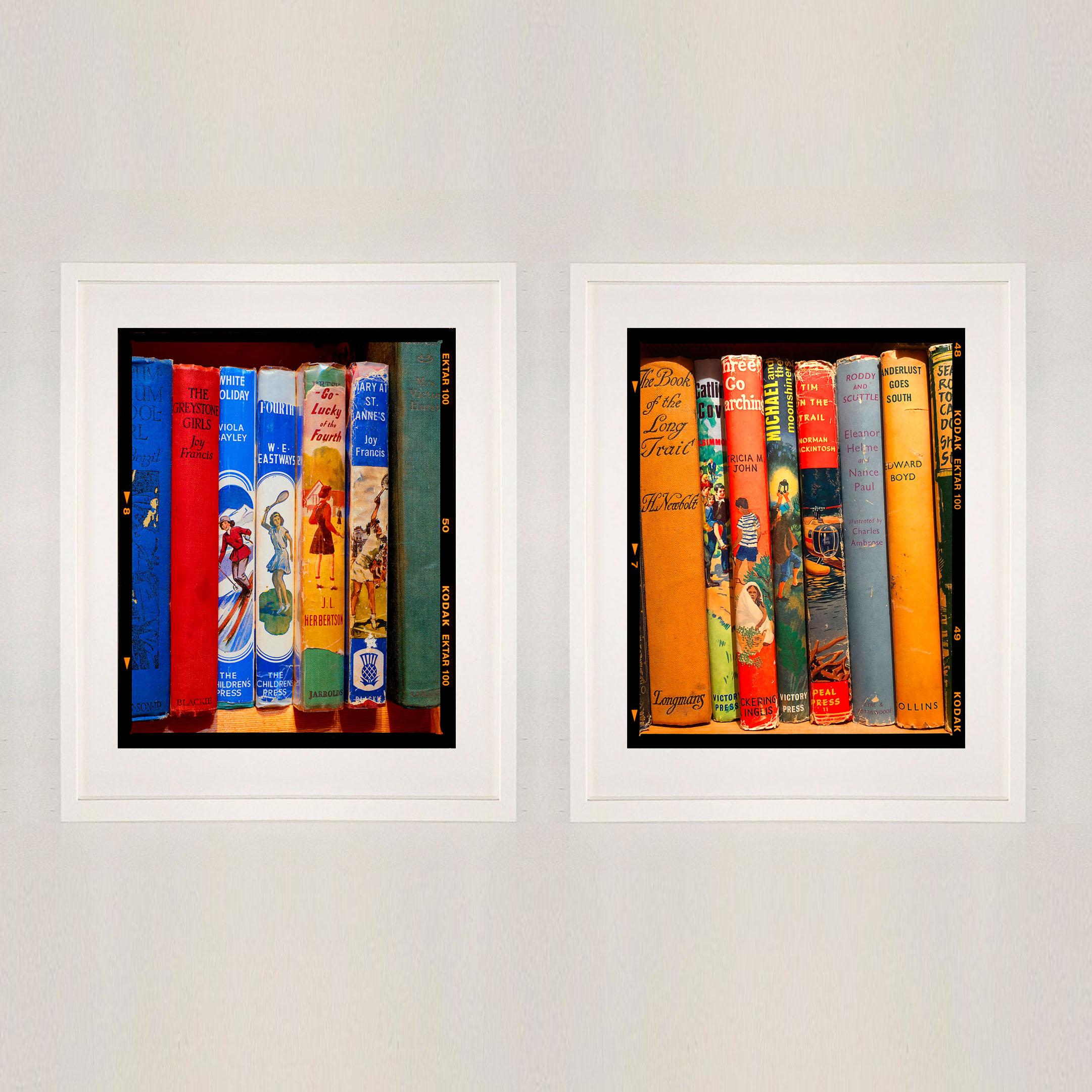 Wanderlust Goes South, Norfolk - Photographie couleur de dos de livres anciens en vente 1