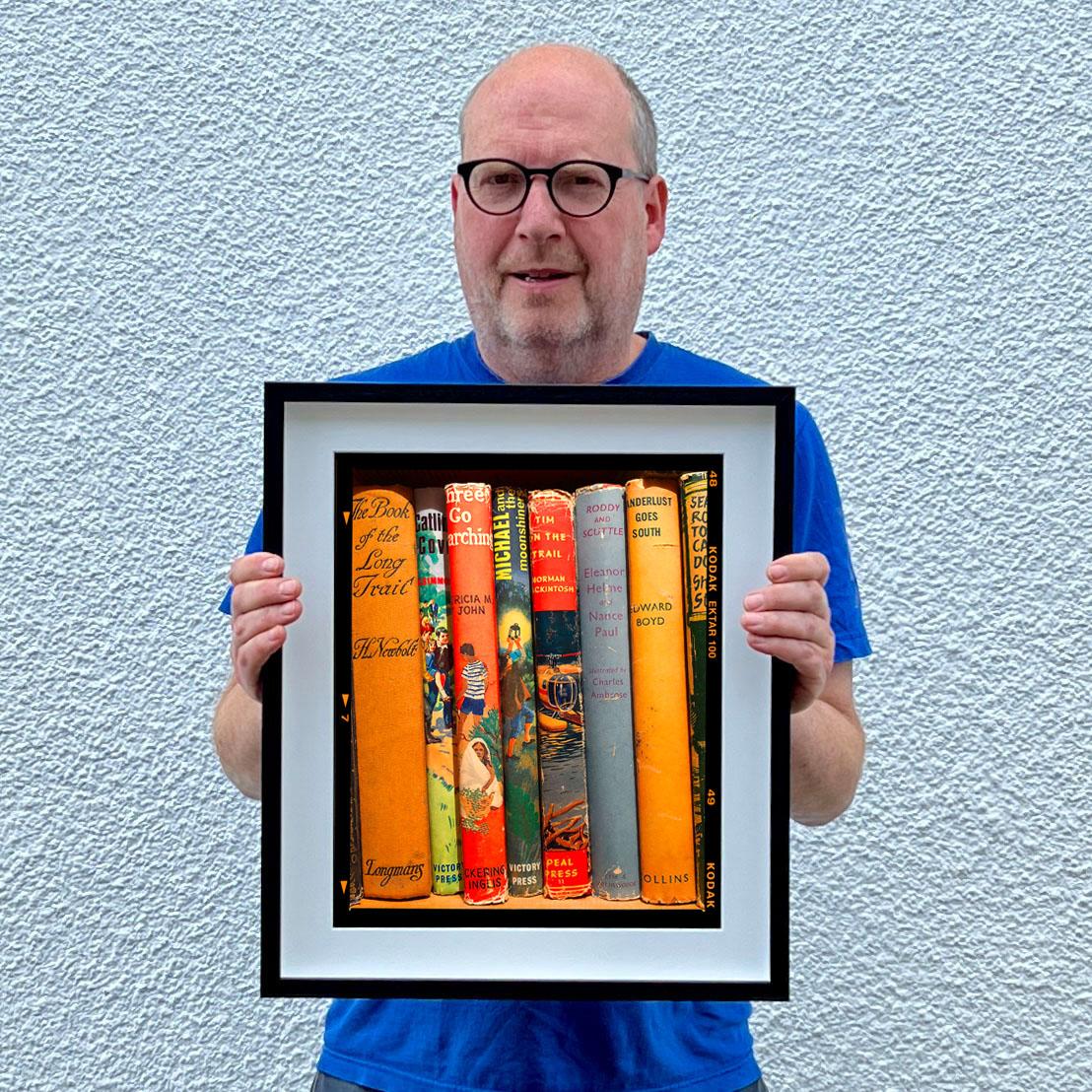 Wanderlust Goes South, Norfolk - Photographie couleur de dos de livres anciens en vente 2