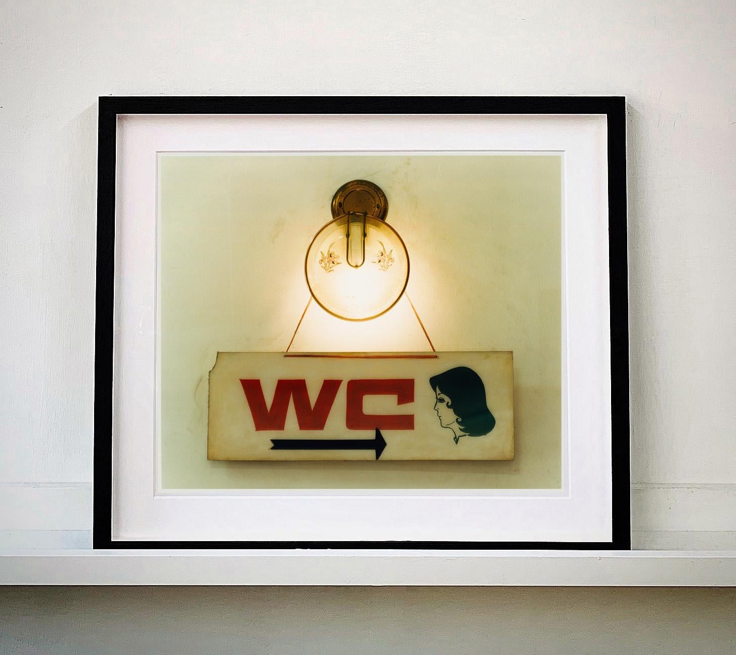WC, Ho Chi Minh City - Photographie couleur typographie - Contemporain Print par Richard Heeps