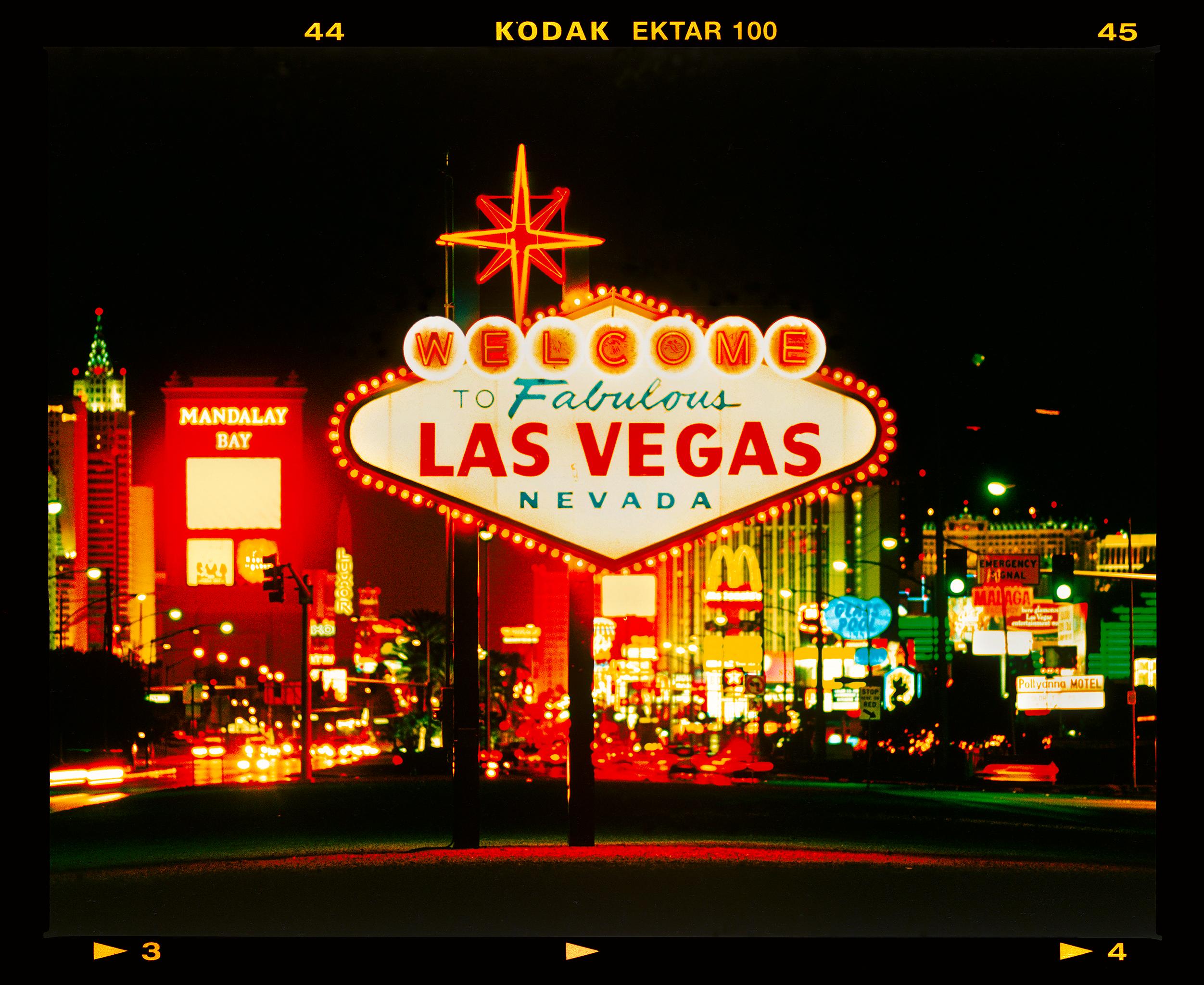 Bienvenue à Vega, 2002 (Remise de film 6x7) - American Typography Photography