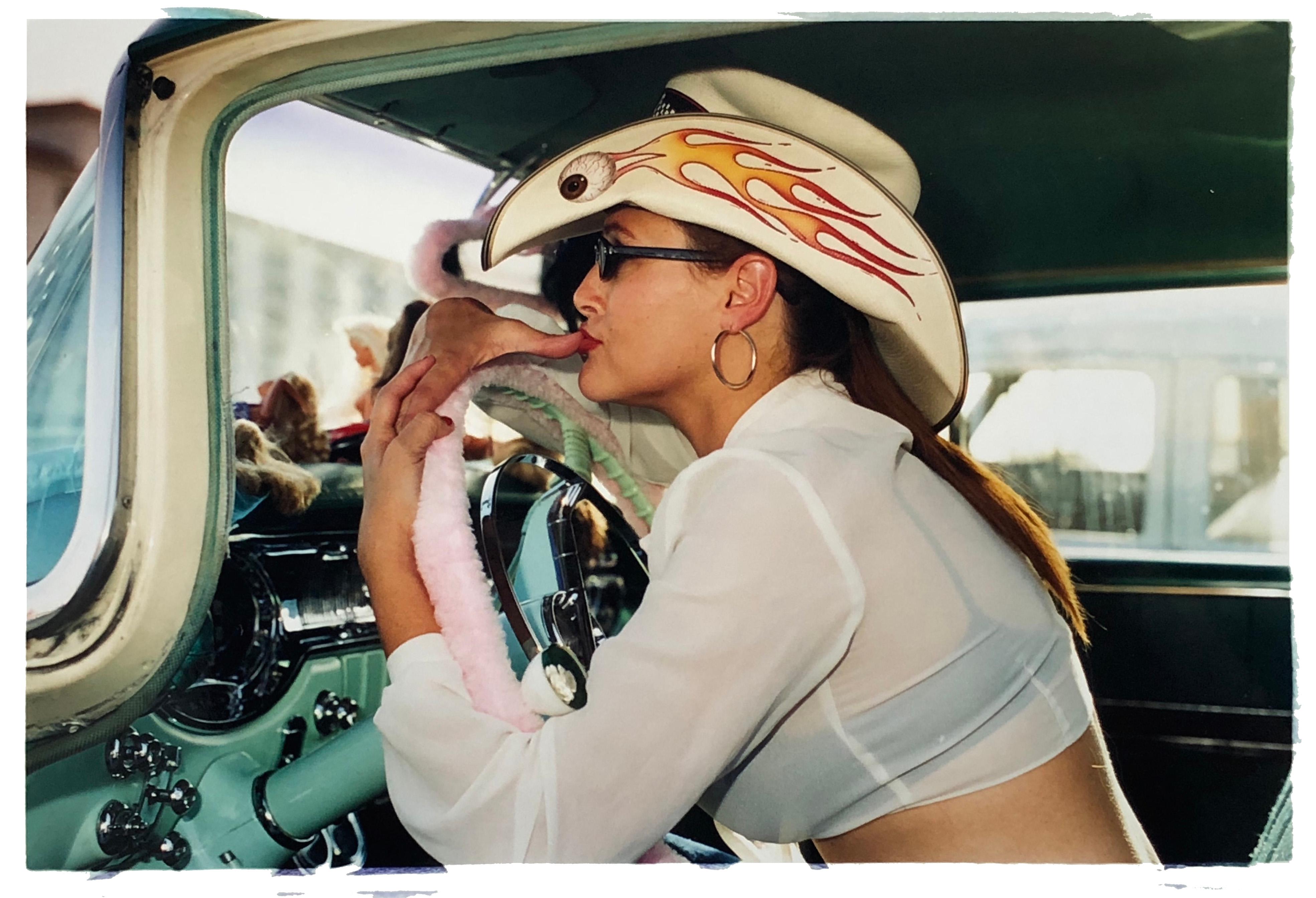 Color Photograph Richard Heeps - Wendy Flaming Eyeball, Las Vegas - Photographie de portrait contemporain en couleur