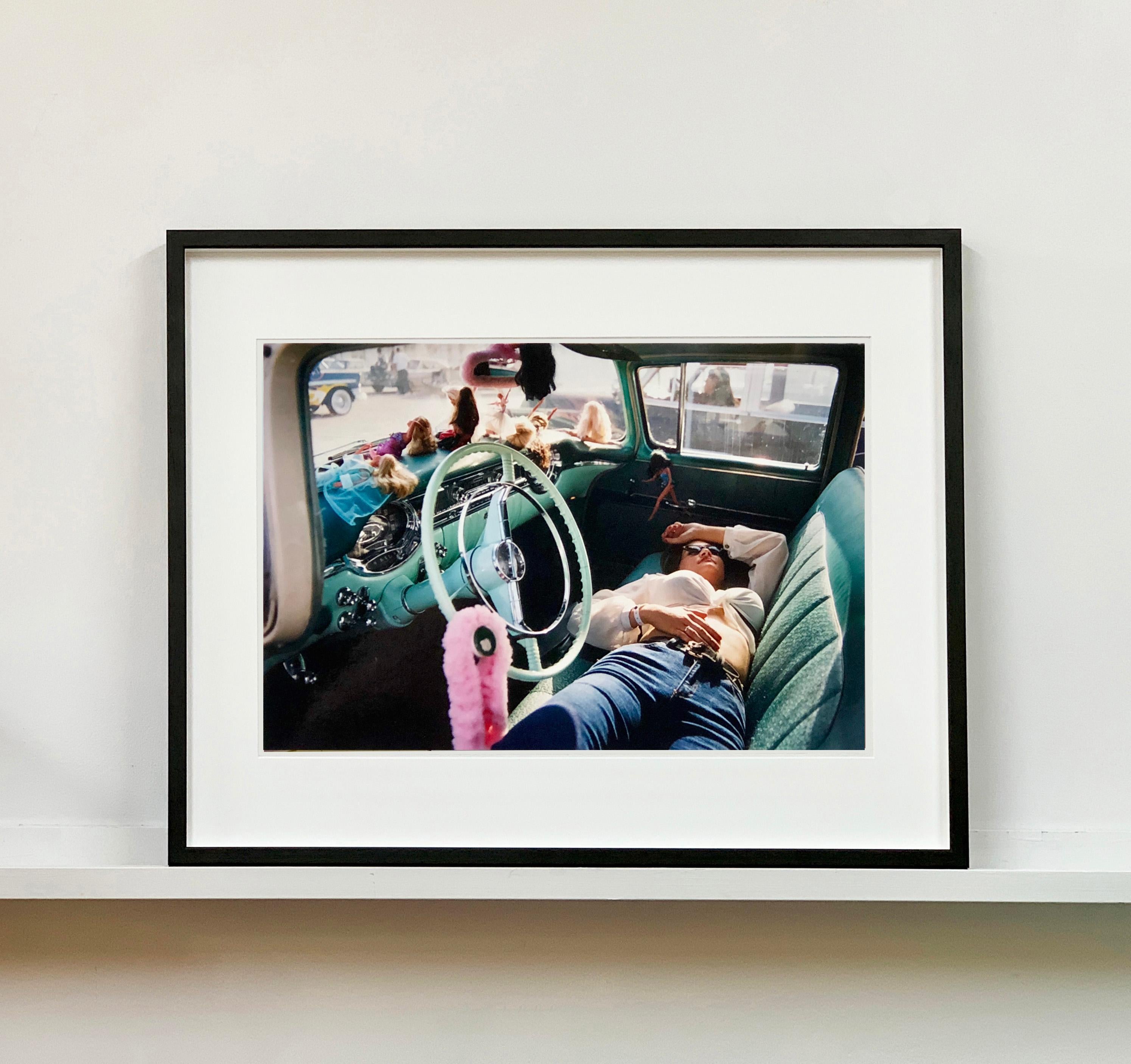 Wendy Resting, Las Vegas - Photographie couleur de portraits contemporains en vente 2