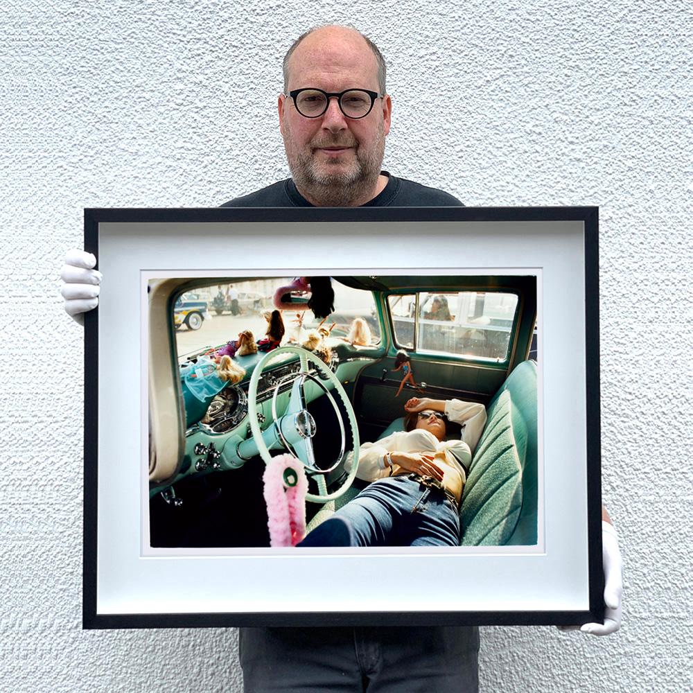 Wendy Resting, Las Vegas - Photographie couleur de portraits contemporains en vente 5