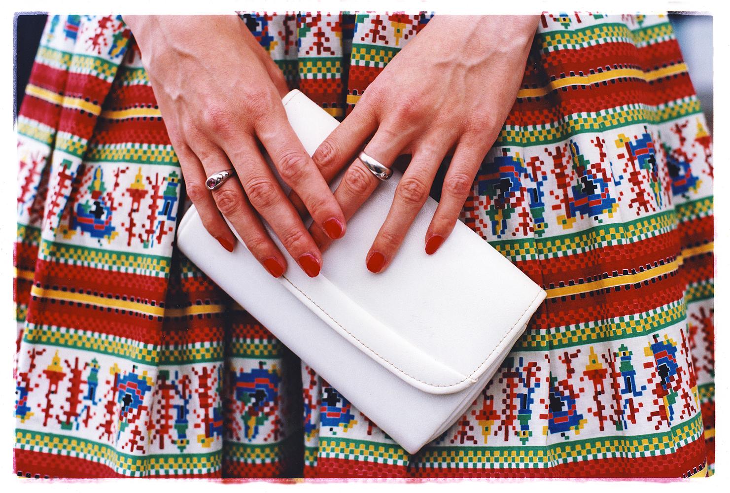 Weiße weiße Handtasche, Goodwood, Chichester - Feminine Mode, Farbfotografie