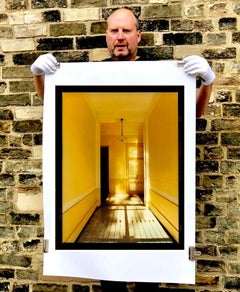 Corridoio giallo (giorno), Milano - Fotografia di architettura d'interni a colori