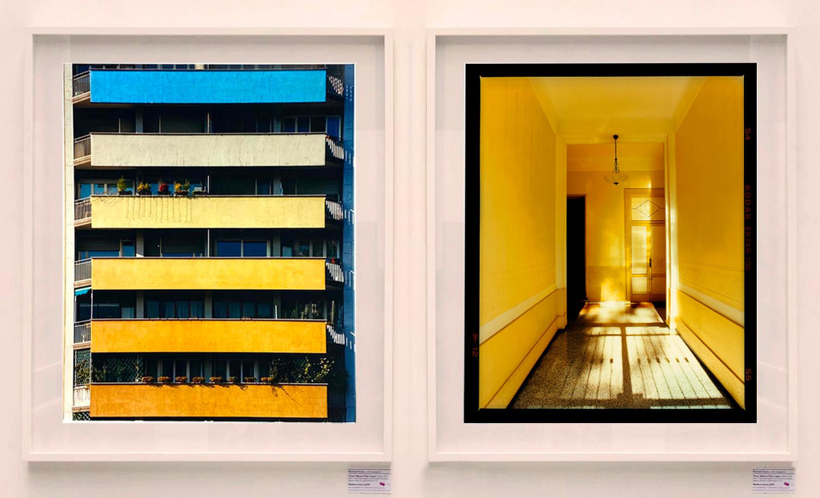 Gelber Corridor (Tag), Mailand – Farbfotografie für architektonische Innenräume im Angebot 1