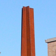 „“ Off Minor“, Richard Heinrich, Abstrakte zeitgenössische Stahlskulptur, Metall