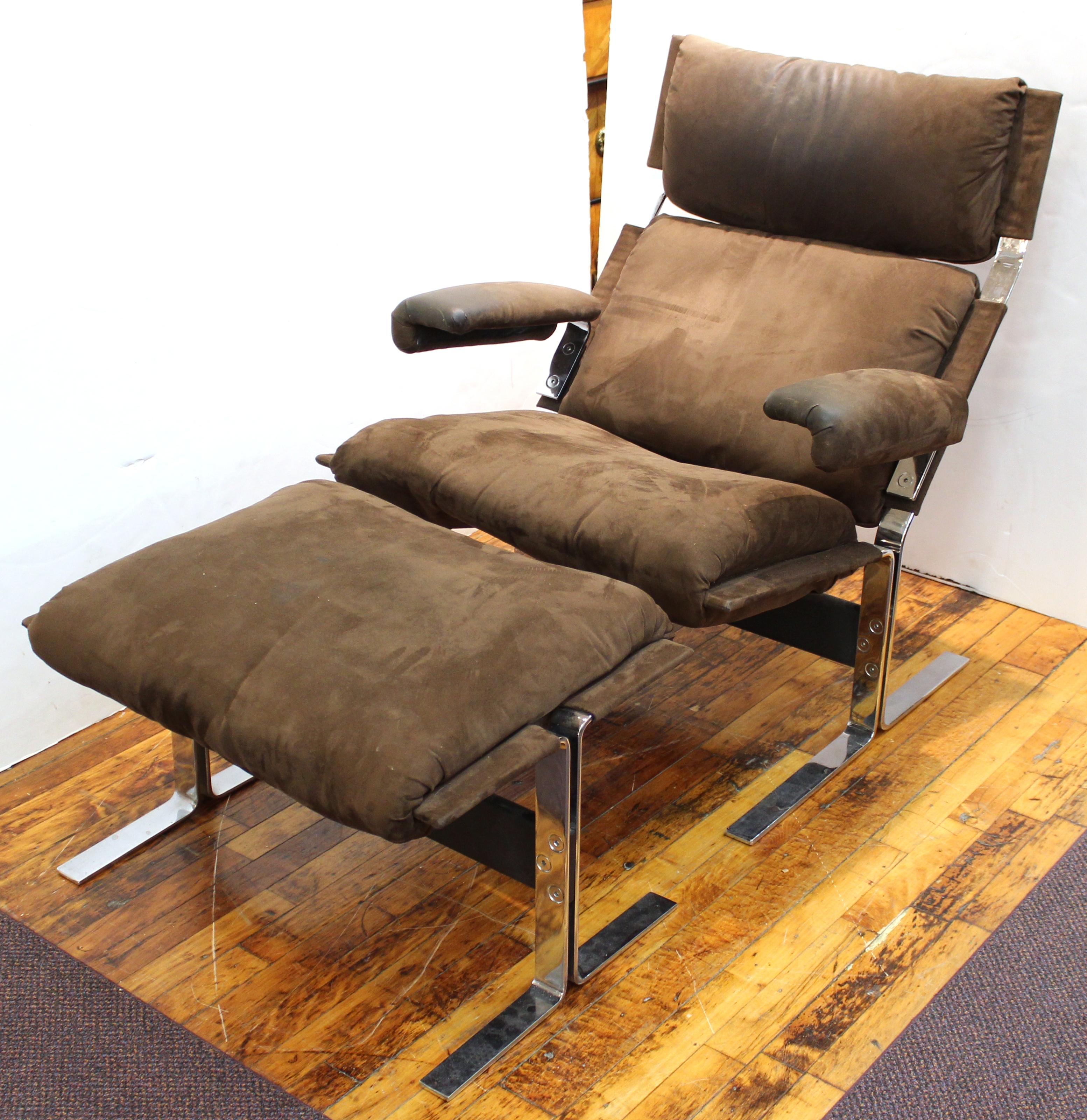 Richard Hersberger for Saporiti Italian modern lounge chair with ottoman in a nickel-plated frame. The set dates from the 1960s and is in great vintage condition.
Dimensions for chair: 37 in. H x 29 in. W x 36 in. D
Dimensions for ottoman: 19 in.