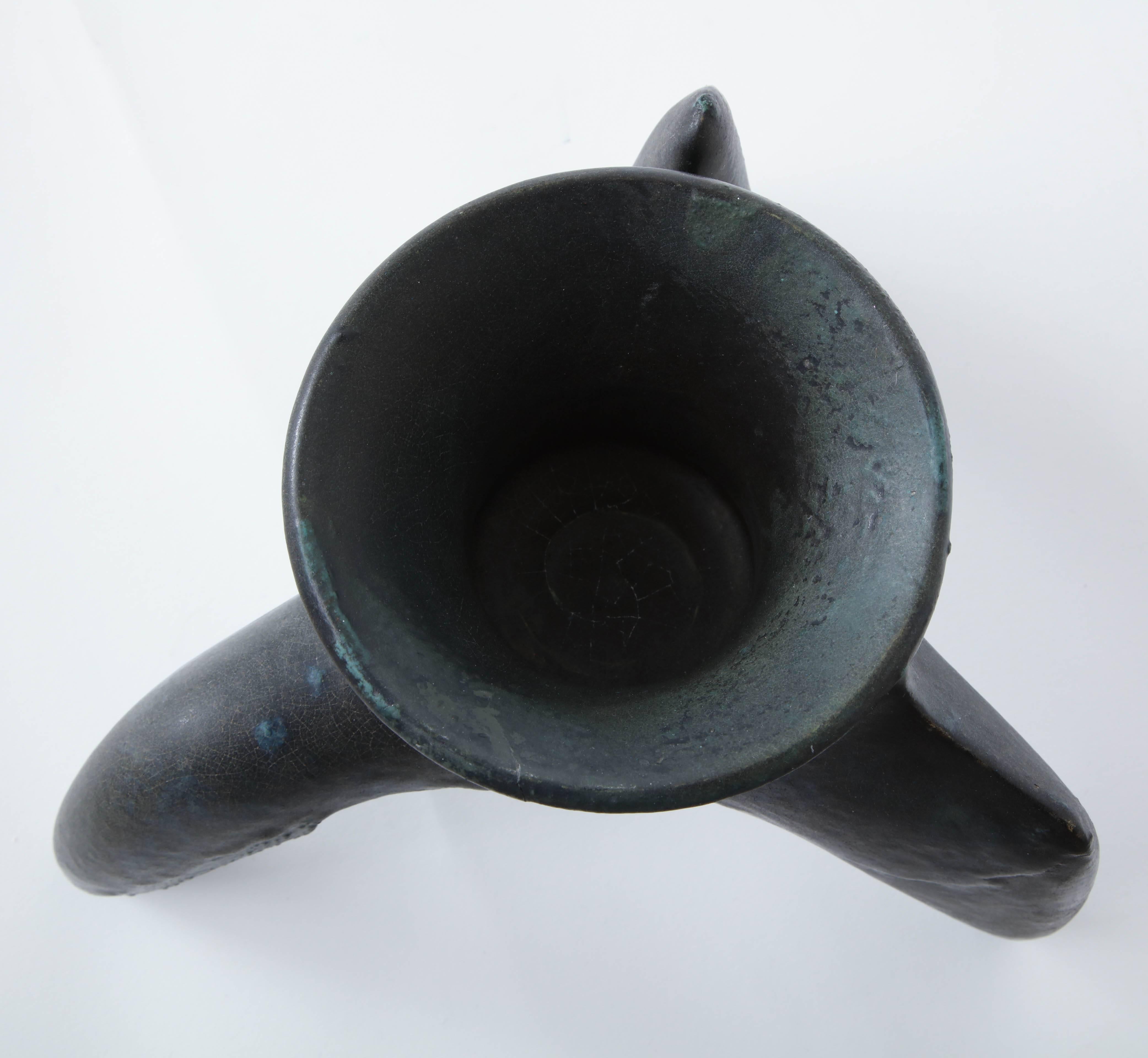Richard Hirsch Ceramic Ceremonial Cup #34, Tripod Vessels Collection, 1985 In Good Condition For Sale In New York, NY