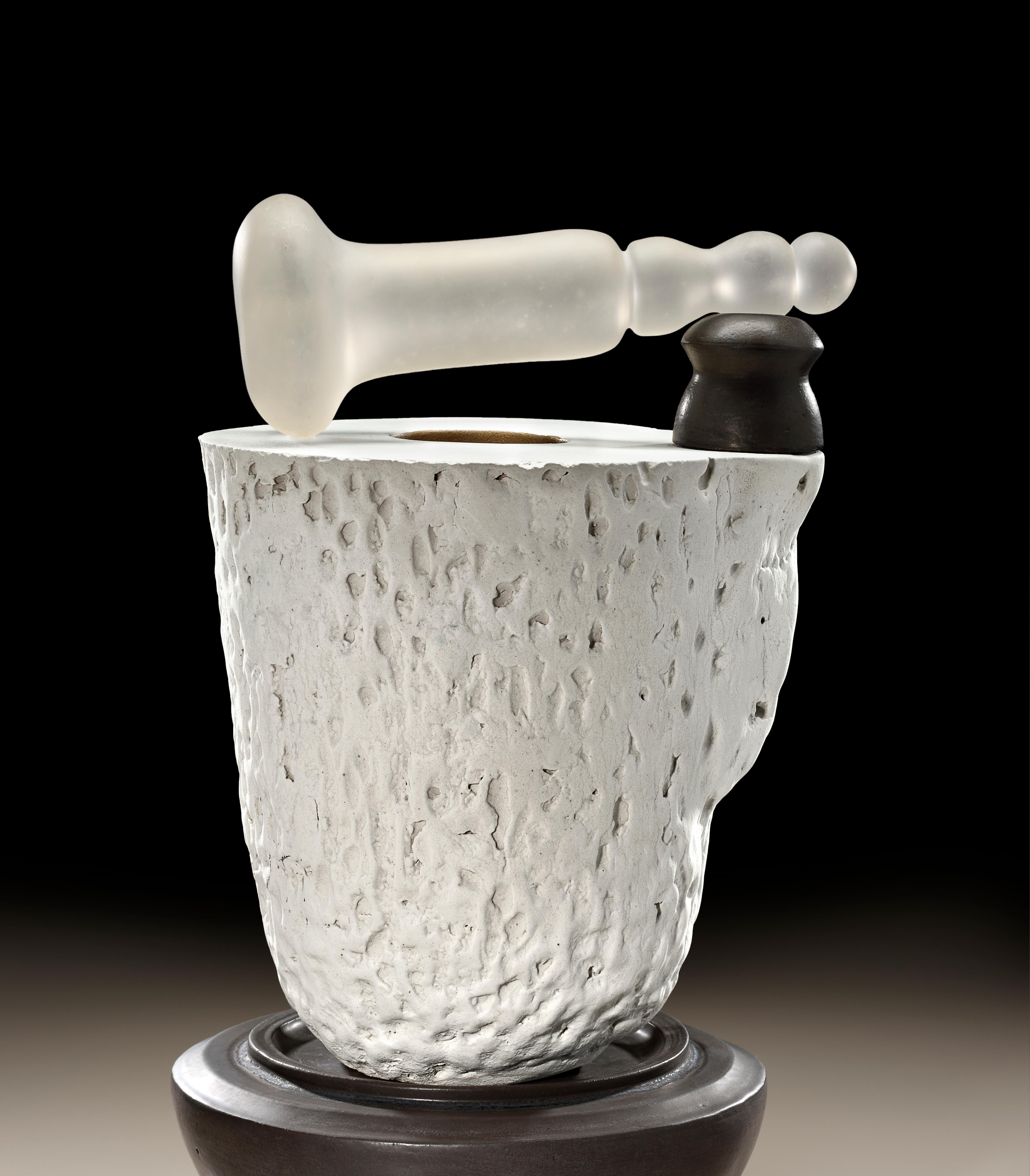 Richard Hirsch Keramik-Mortar- und Glas-Totenkopf-Skulptur #4, 2020 im Zustand „Hervorragend“ im Angebot in New York, NY