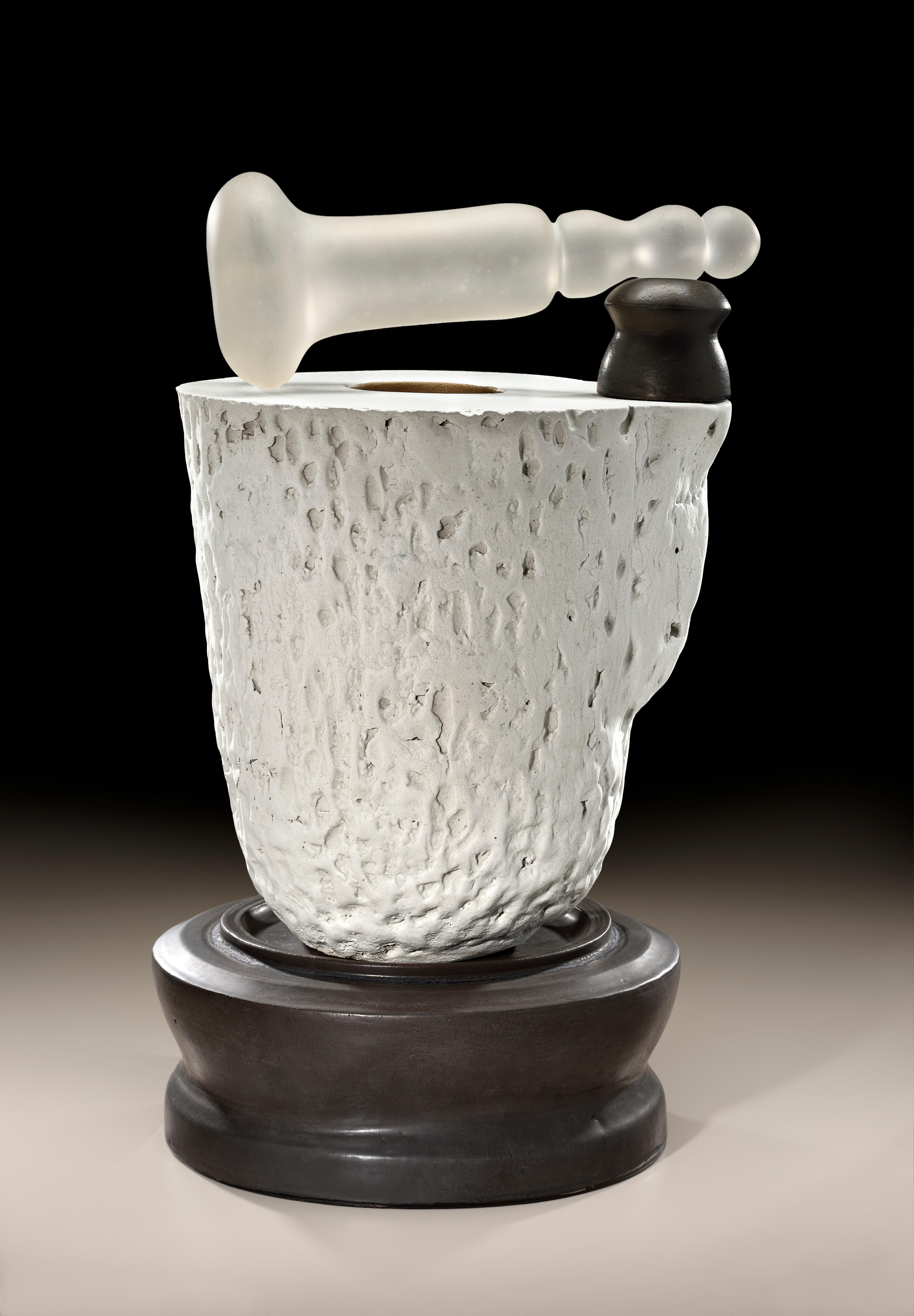 Richard Hirsch Keramik-Mortar- und Glas-Totenkopf-Skulptur #4, 2020 im Angebot 1