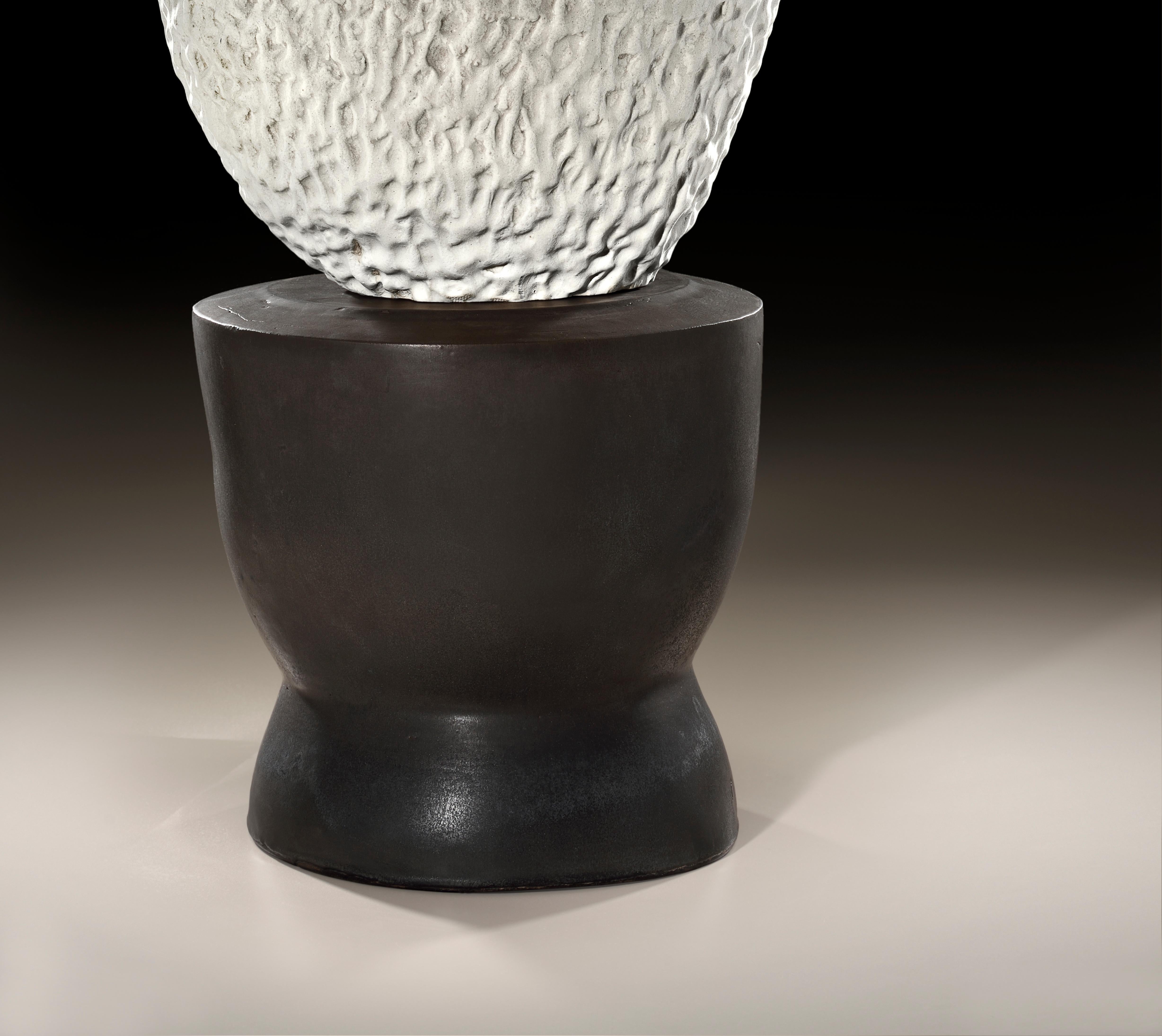 XXI secolo e contemporaneo Scultura di Richard A. Hirsch con mortaio in ceramica e pestello in vetro #5, 2020 in vendita