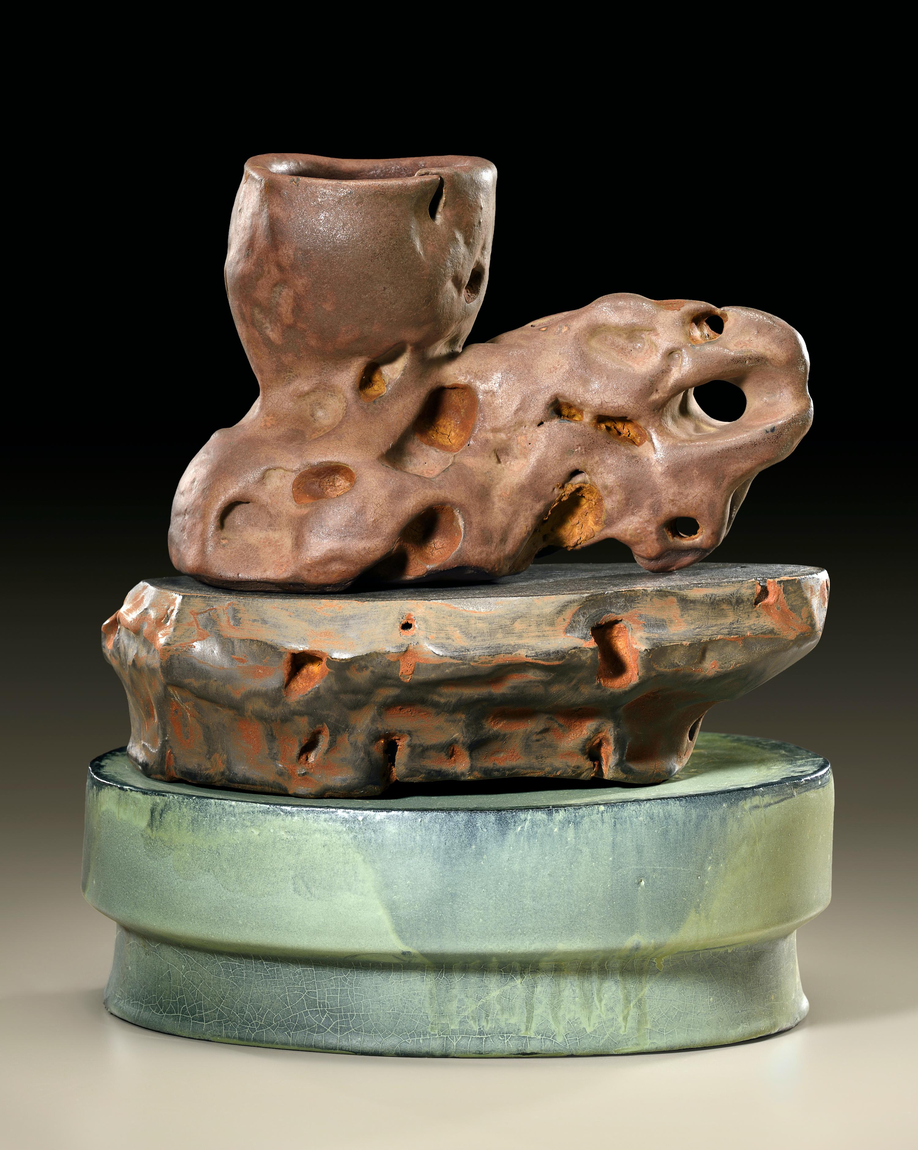 Richard Hirsch Escultura de copa de roca de erudito en cerámica, 2018 Moderno en venta
