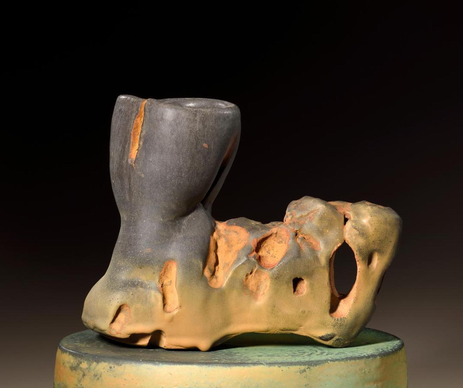 Americano Richard A. Hirsch Scultura in ceramica con coppa di roccia #28, 2017 in vendita