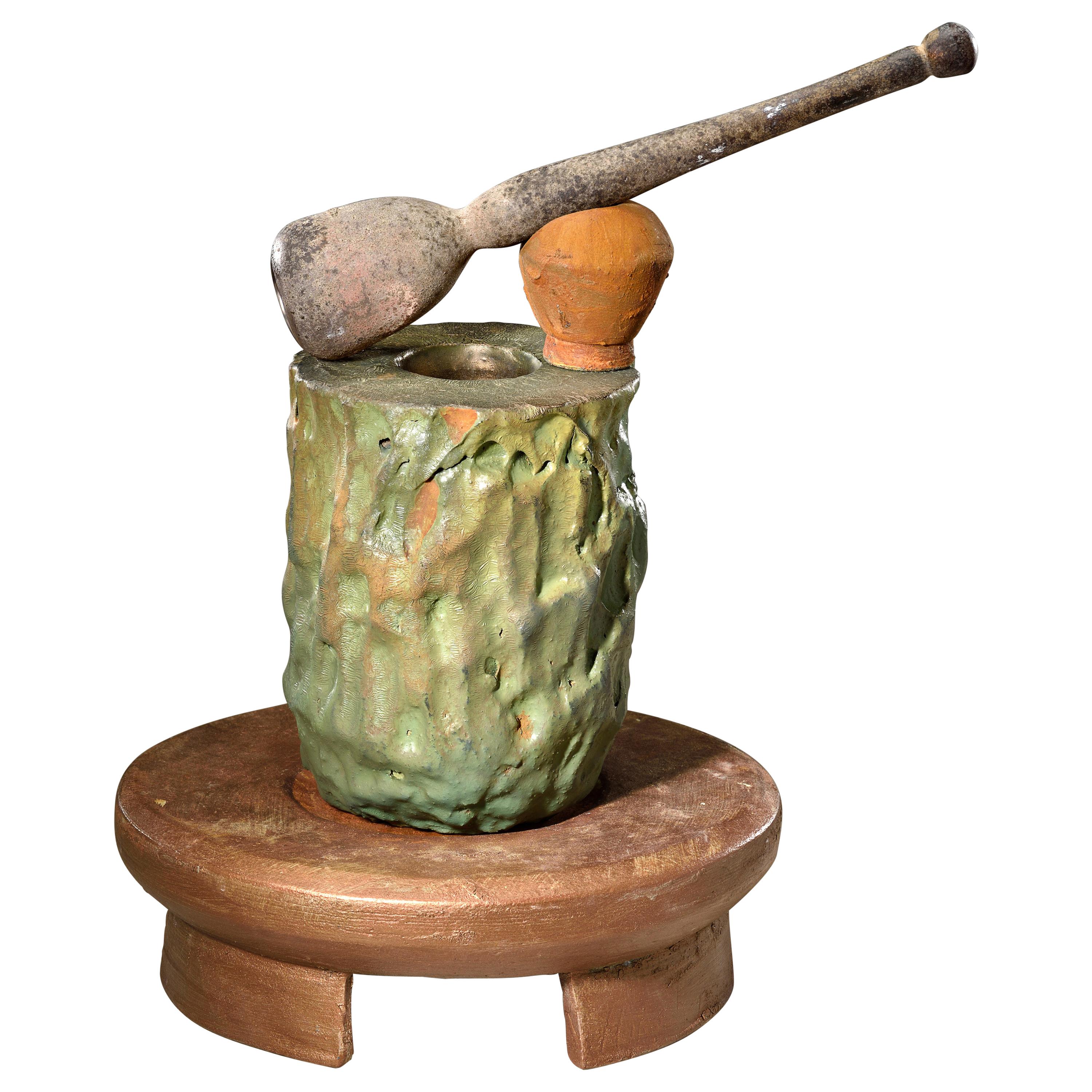 Richard A. Hirsch Scultura in ceramica smaltata con pestello in vetro soffiato, 2018