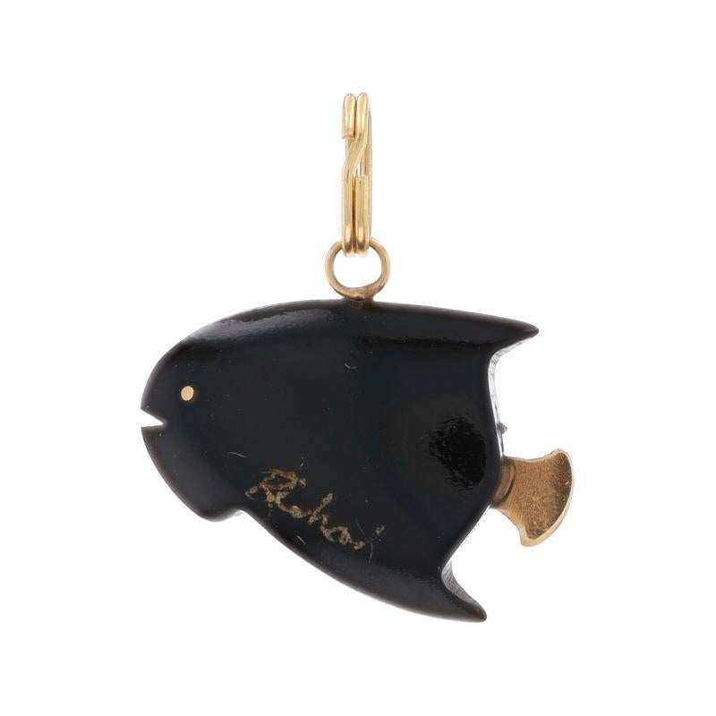Marke: Richard J. Barile
Epoche: Vintage By

Metallgehalt: 14k Gelbgold

Informationen zu Stein
Natürliche Schwarze Koralle

Thema: Fische, Wasserleben

Messungen
Höhe (ab stationärem Bügel): 5/8
