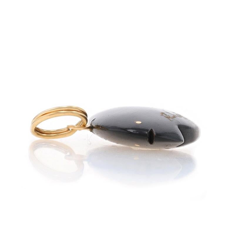Richard J. Barile Schwarzer Koralle Vintage Fisch-Charm - Gelbgold 14k Aquatisches Leben (Gemischter Schliff)