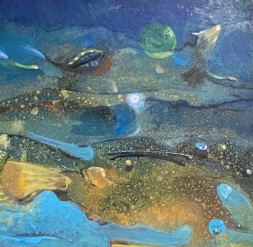 Bitte kontaktieren Sie mich mit Postleitzahl für beste Versandpreise und rechtzeitige Lieferung. Dies ist ein großes, vertikales Acrylgemälde einer imaginären, traumähnlichen, surrealistischen Landschaft mit naturalistischen Blumen und abstrakten