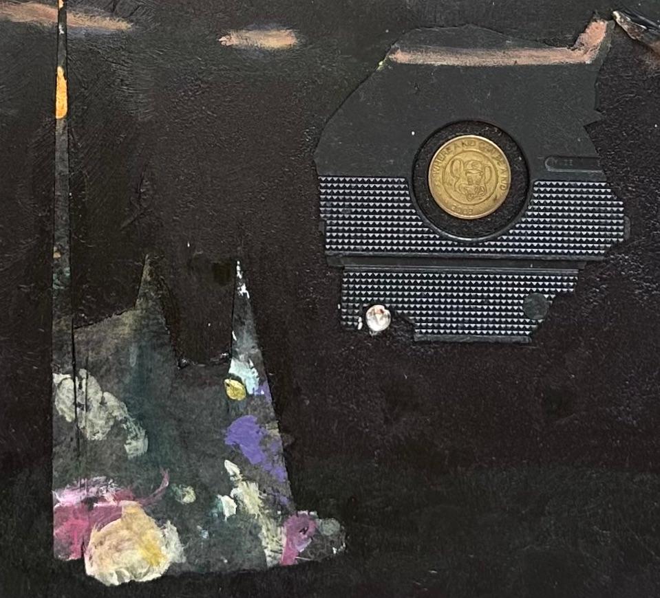 Amanecer sobre el dinero: cuadro / collage enmarcado de un artista negro afroamericano - Figurative Painting Negro de Richard J. Watson