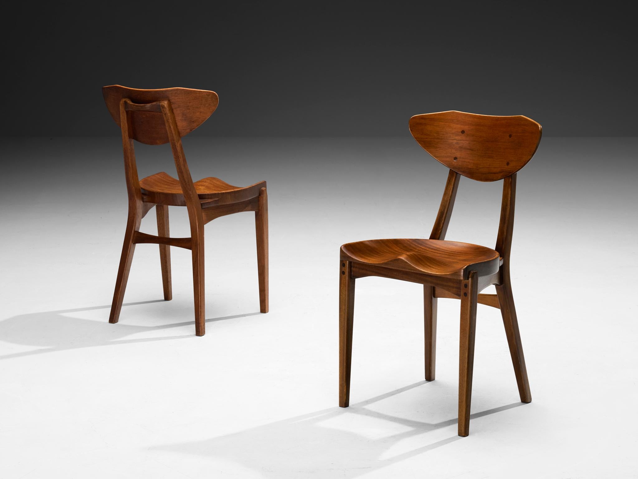 Richard Jensen e Kjaerulff Rasmussen, coppia di sedie da pranzo, mogano, Danimarca, anni '60

Questo straordinario set di sedie da pranzo in mogano è stato progettato da Richard Jensen e Kjaerulff Rasmussen. Ciò che caratterizza la sedia è la