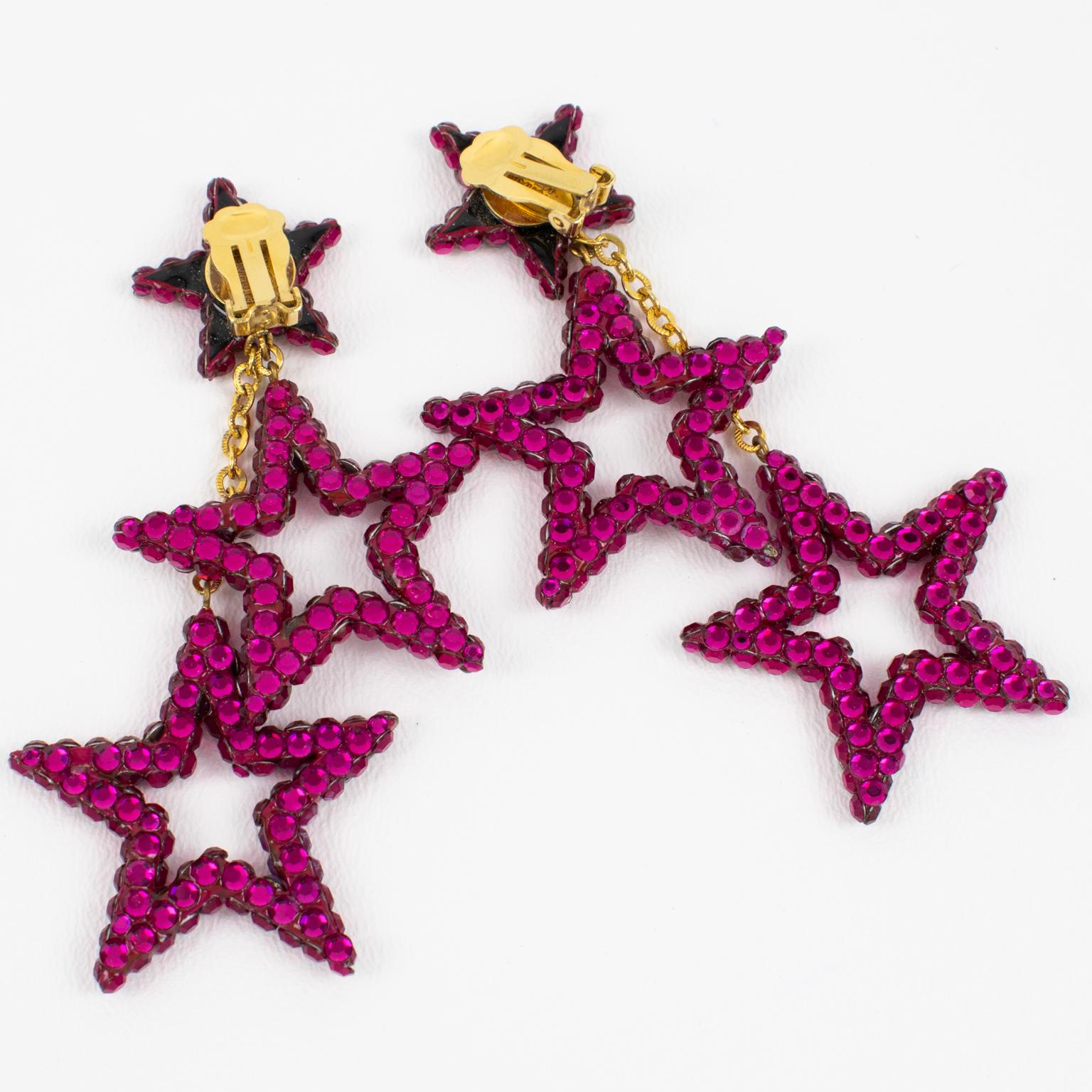 Richard Kerr Hot Pink Fuchsia Jeweled Dangling Star Clip Earrings In Excellent Condition For Sale In Atlanta, GA