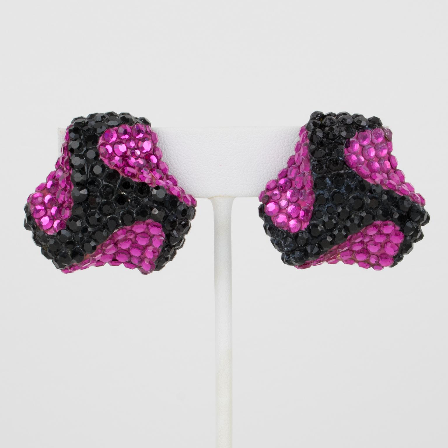 A Richard Kerr - Boucles d'oreilles à clip ornées de bijoux - Noir et fuchsia en vente 2