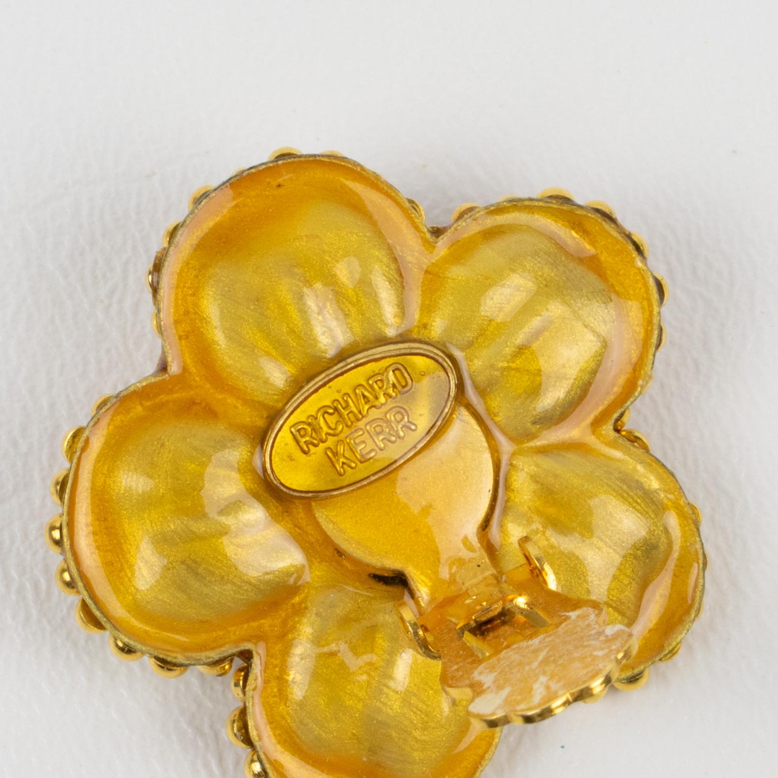 Mehrfarbige Kristall-Blumen-Ohrclips von Richard Kerr im Zustand „Hervorragend“ im Angebot in Atlanta, GA