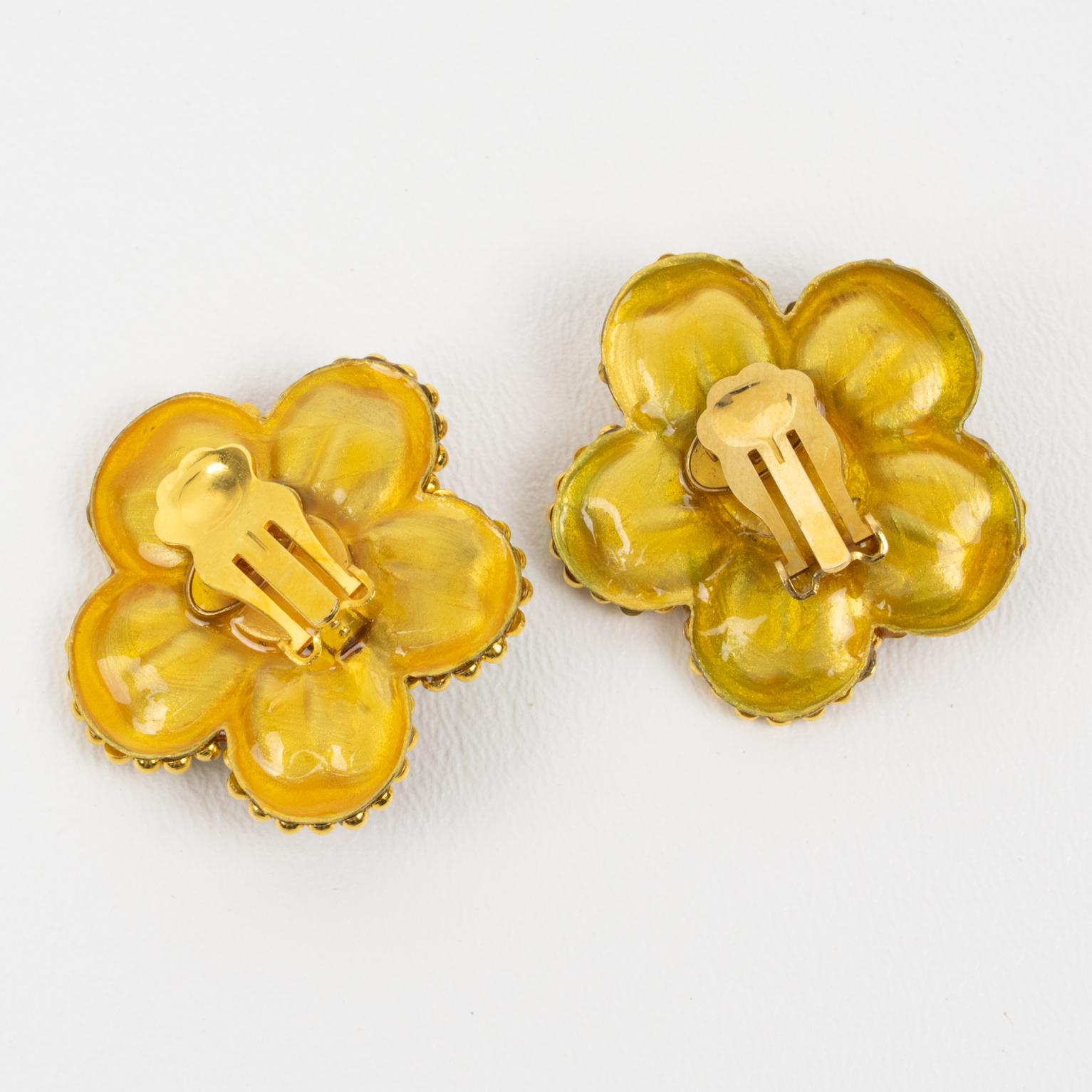 Mehrfarbige Kristall-Blumen-Ohrclips von Richard Kerr für Damen oder Herren im Angebot